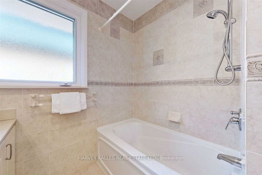 8 Sandfield Road