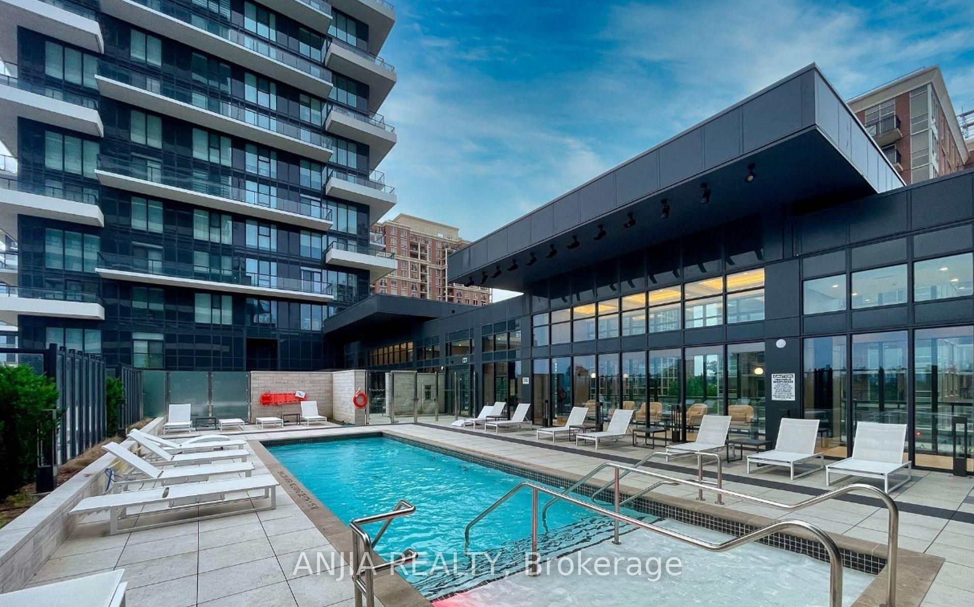 2 Bedrooms Condo at 30 Inn On The Park, Toronto For sale