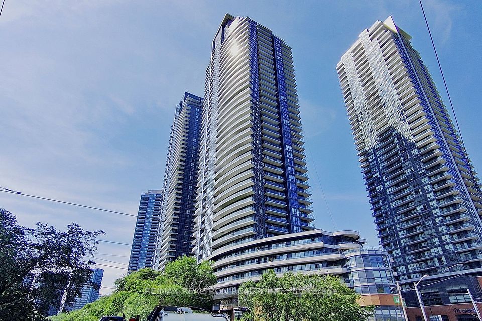2212 Lakeshore