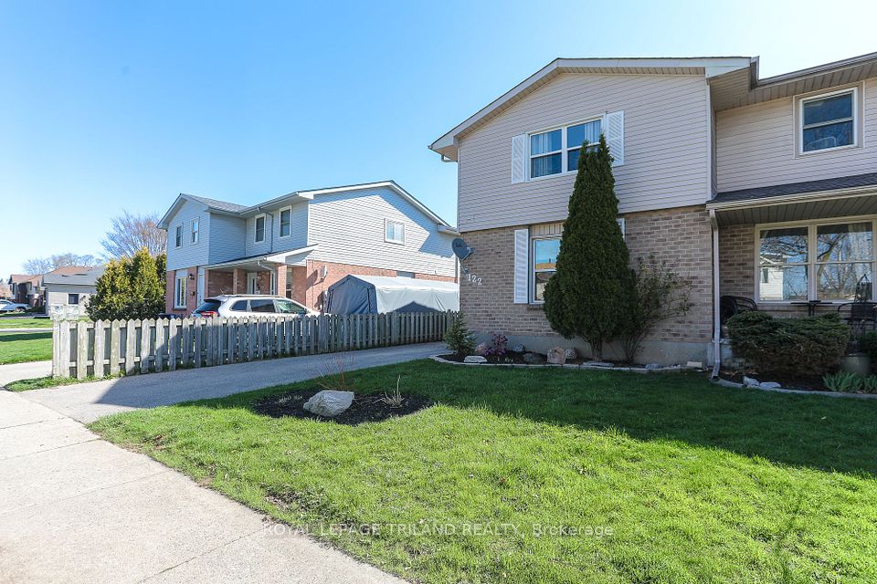 122 Golfdale Crescent, London South, ON N6C 5X6