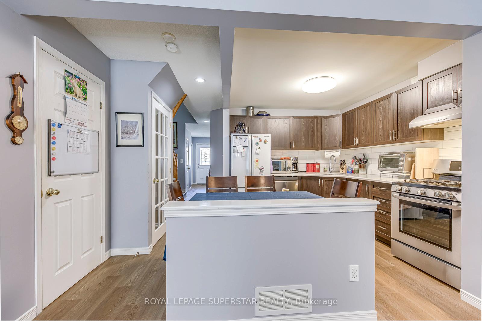 3 Bedrooms Condo at 1809 Upper Wentworth, Hamilton For sale