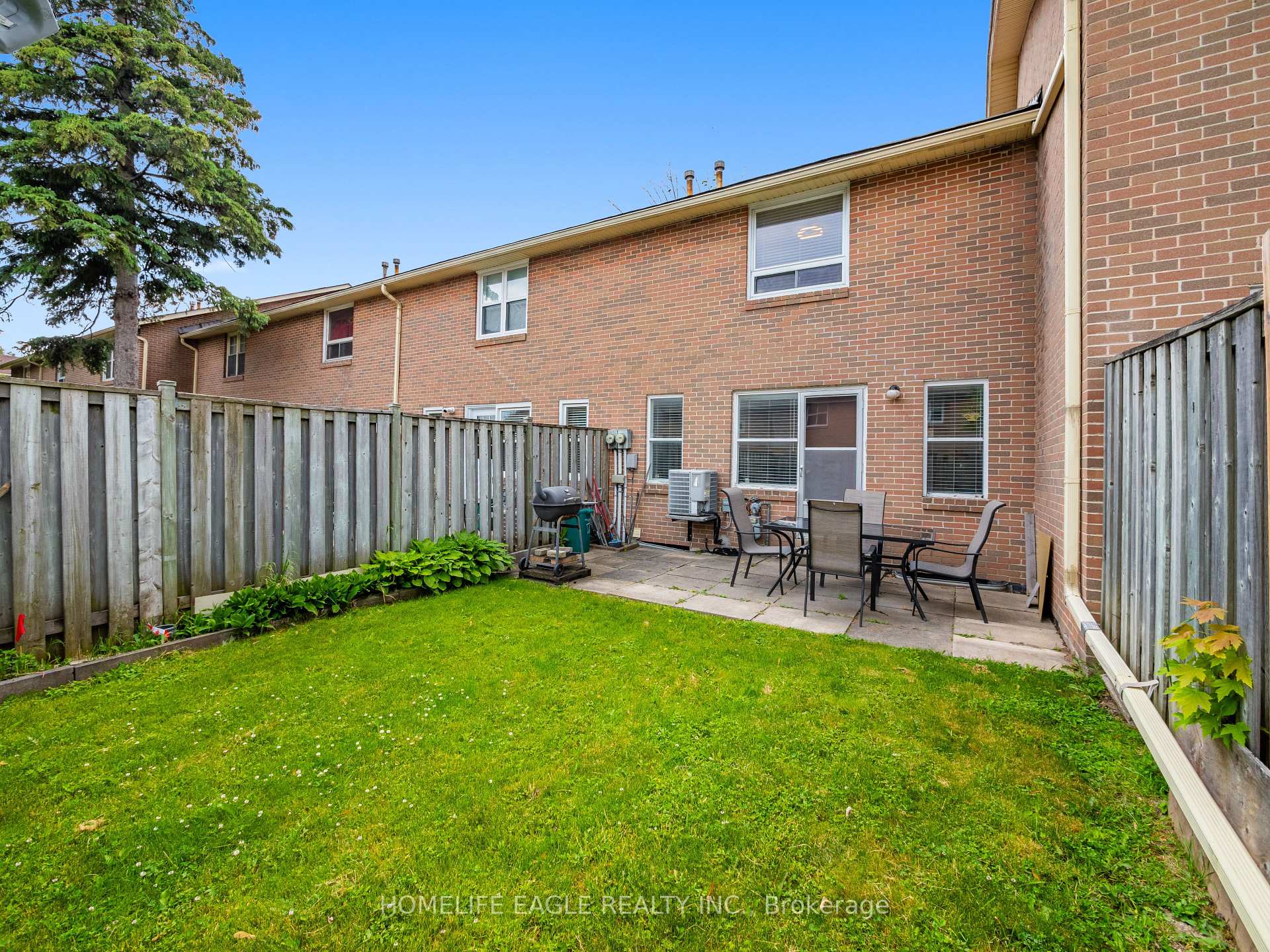 3 Bedrooms Condo at 7255 Dooley, Mississauga For sale