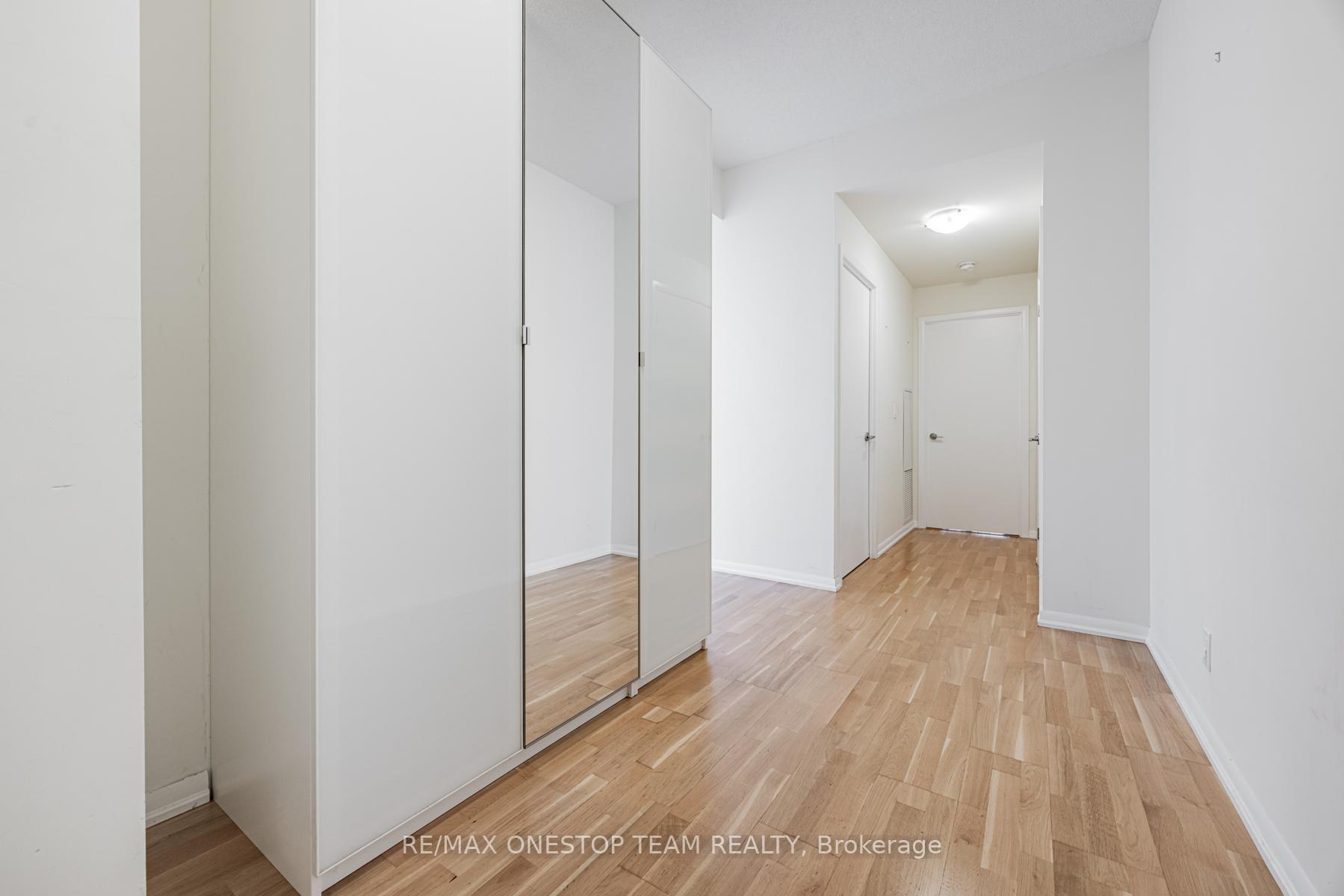 4 Bedrooms Condo at 832 Bay, Toronto For sale