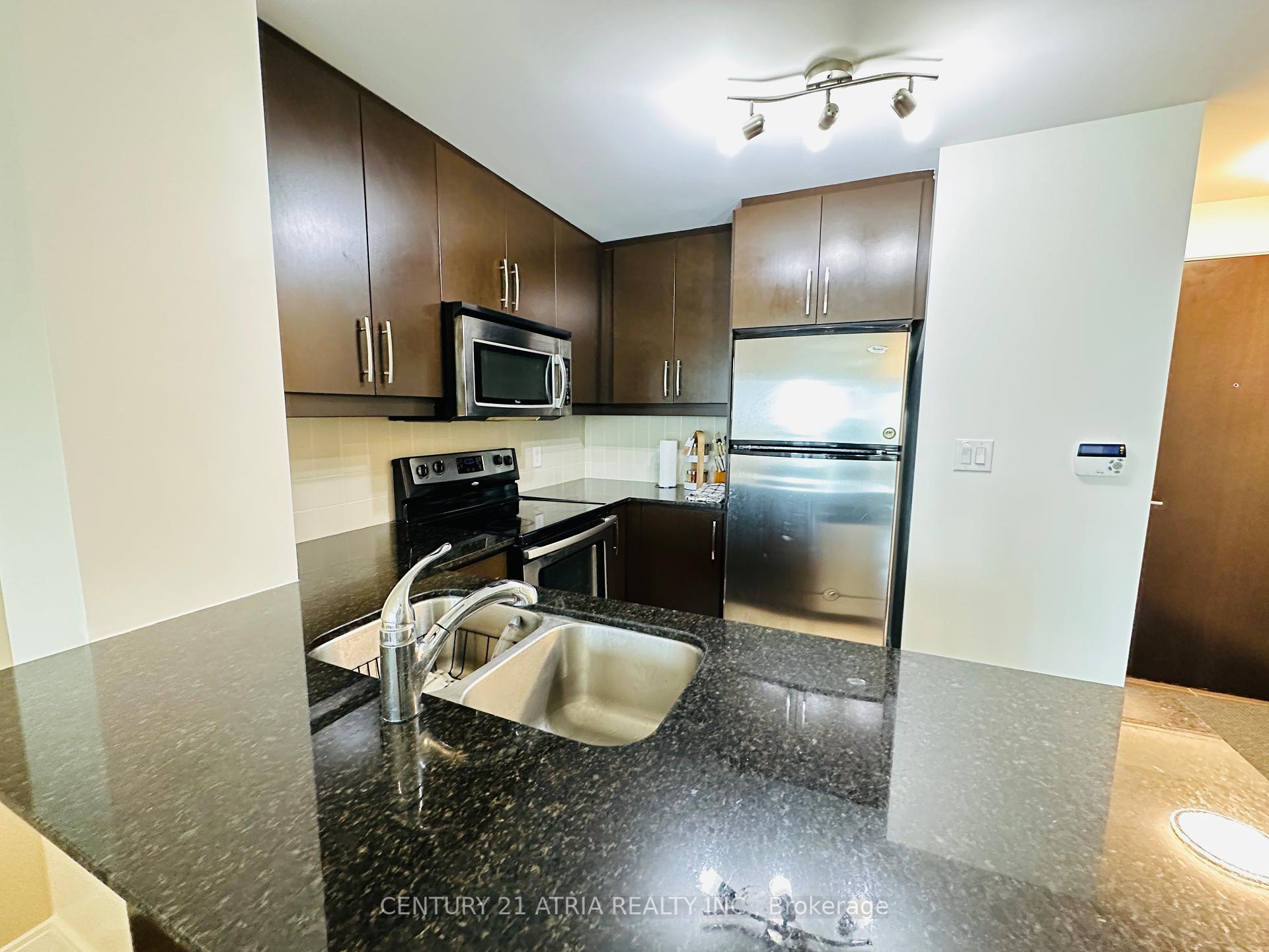 2 Bedrooms Condo at 50 Absolute, Mississauga For sale