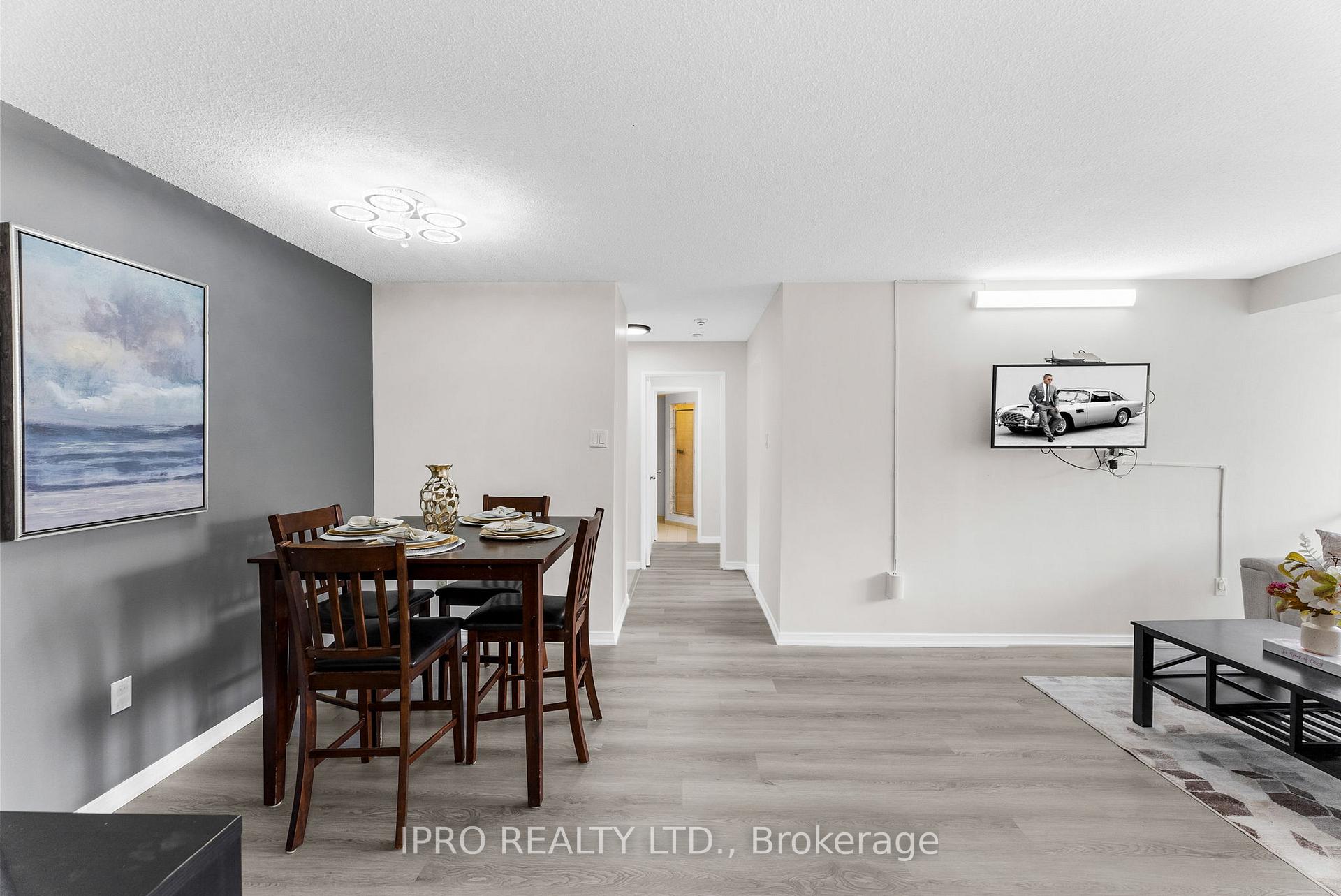 3 Bedrooms Condo at 700 Constellation, Mississauga For sale