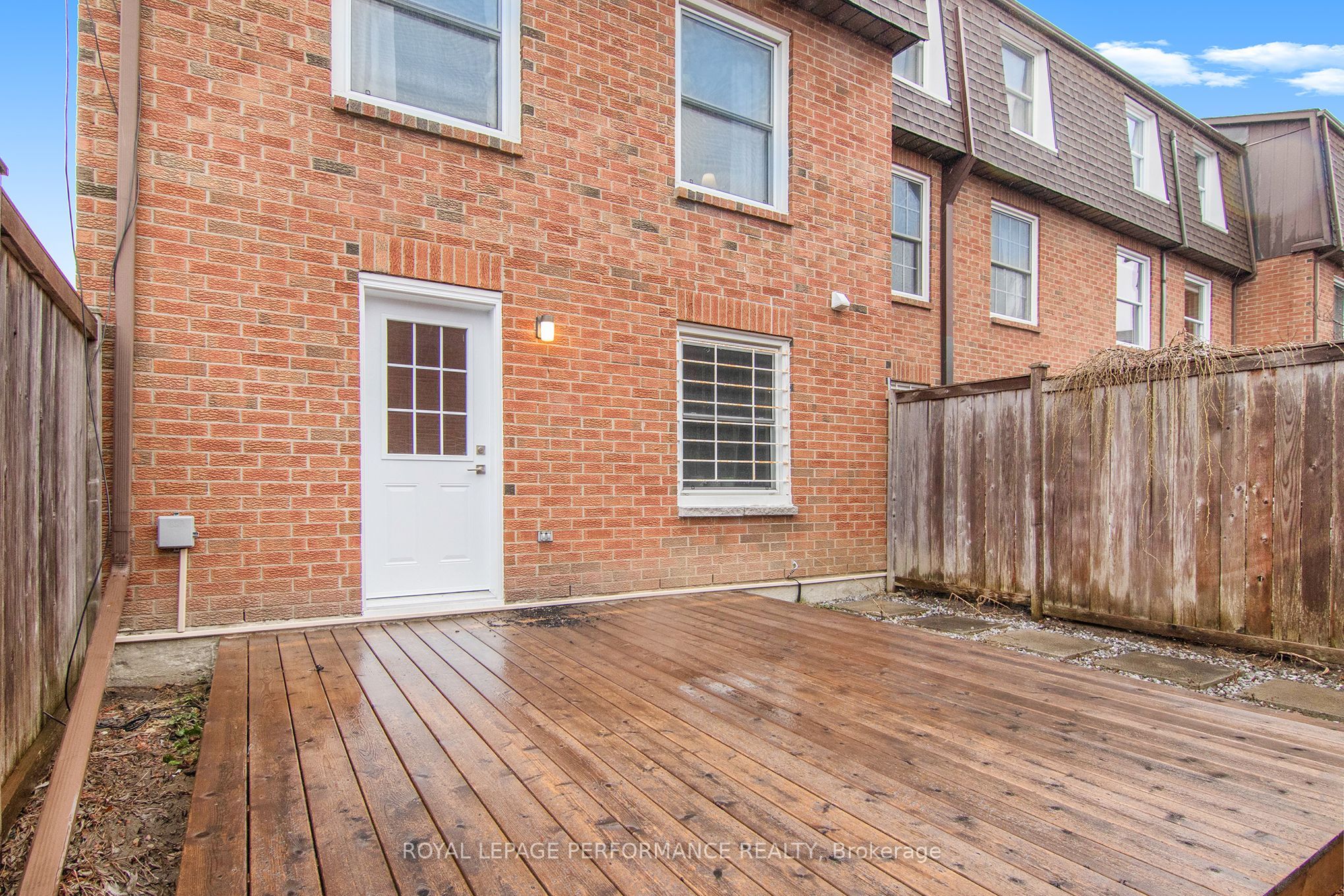 16 Moorside, MooneysBayCarletonHeightsanArea, ON K2C 3P4