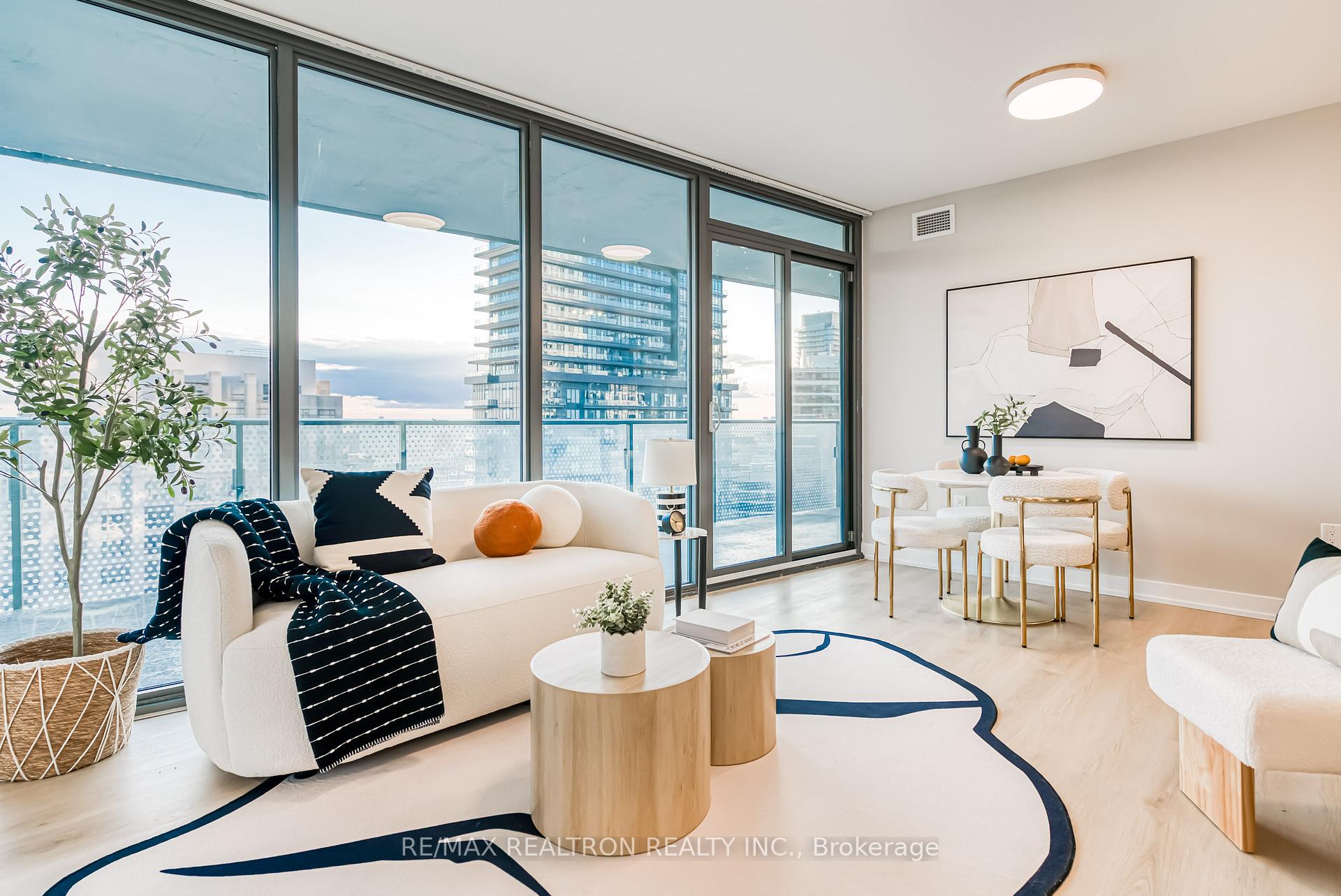 3 Bedrooms Condo at 11 Wellesley, Toronto For sale