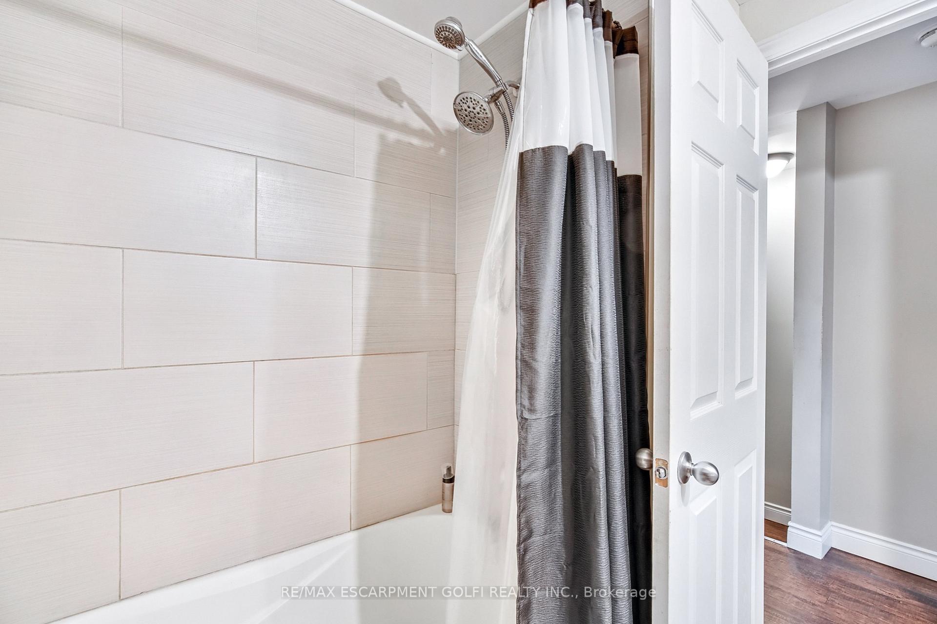 4 Bedrooms Condo at 23 WATSONS, Hamilton For sale