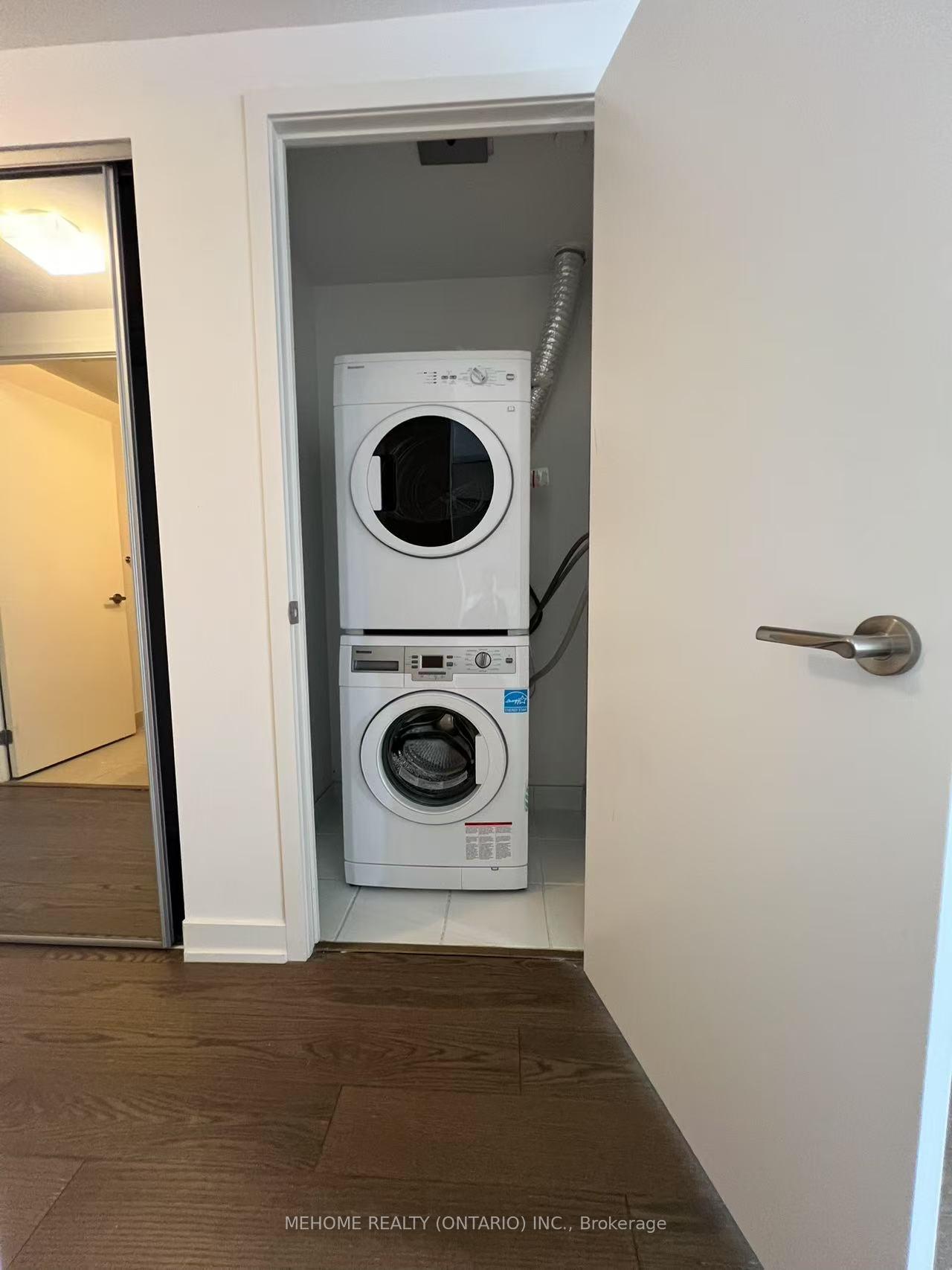 2 Bedrooms Condo at 11 Wellesley St, Toronto For sale