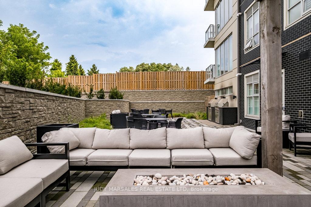 2 Bedrooms Condo at 16 Markle,  Hamilton For sale