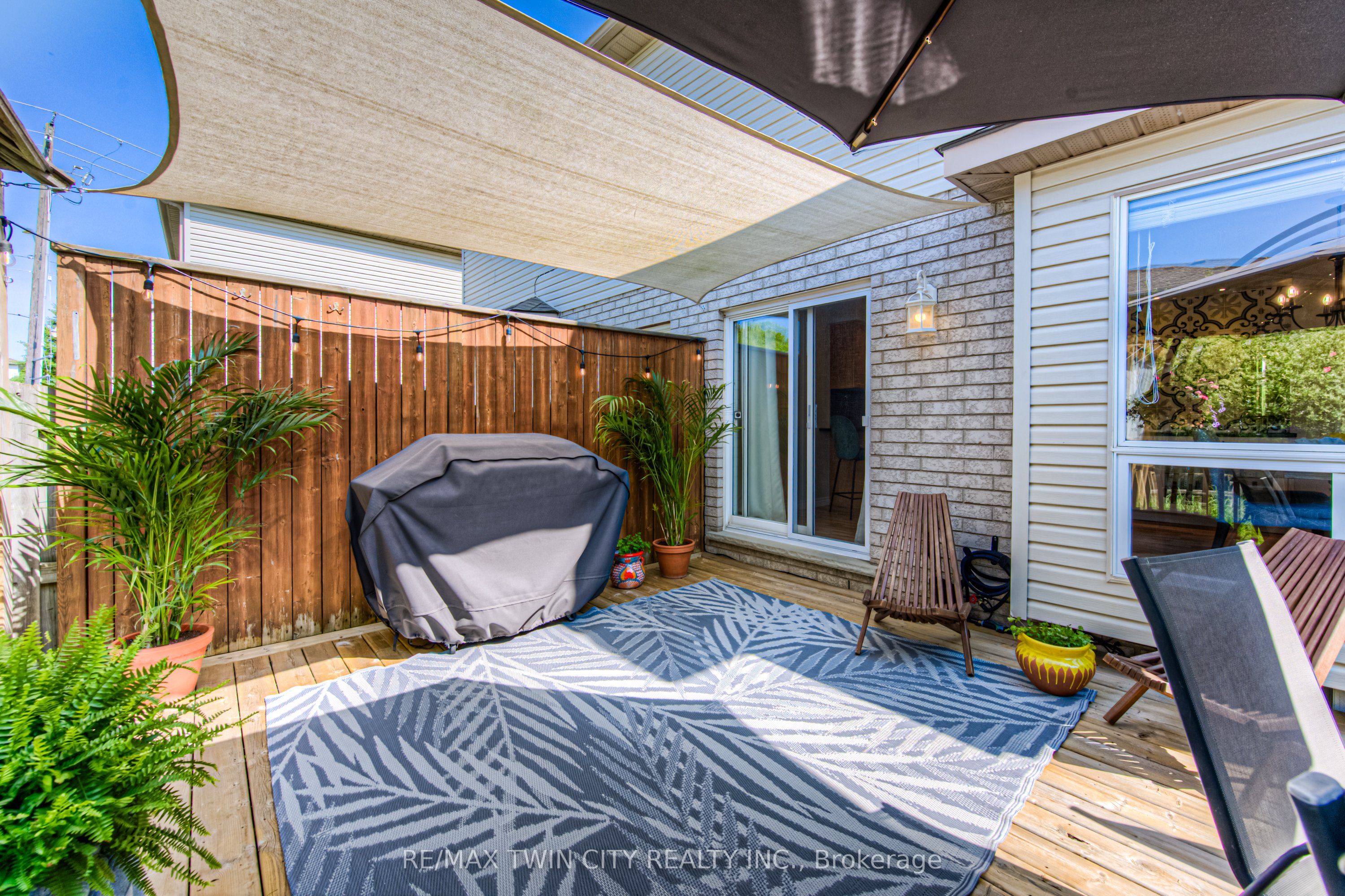 381 University Downs Crescent
