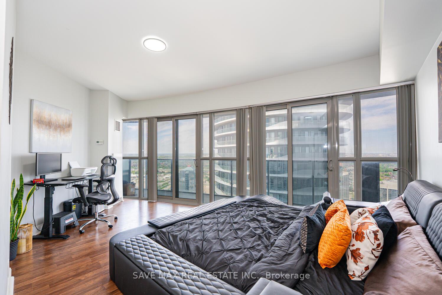 2 Bedrooms Condo at 60 Absolute, Mississauga For sale