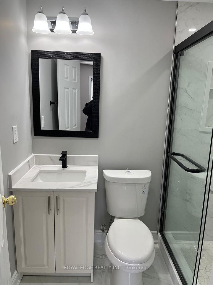 https://trreb-image.ampre.ca/boKTlRUgDMllXeP6d_9pWoYDJRPgsUDyfdByf27qp4Y/rs:fit:960:960/wm:.5:so:0:50:.4/wmsh:10/wmt:PHNwYW4gZm9yZWdyb3VuZD0nd2hpdGUnIGZvbnQ9JzY4Jz5ST1lBTCBFREdFIFJFQUxUWSBJTkMuLCBCcm9rZXJhZ2U8L3NwYW4-/cb:20250403194613/L3RycmViL2xpc3RpbmdzLzQwLzg1LzI4Lzc2L3AvNmJkNTZiYWEtMTYwOC00M2U5LTg2NTQtOTFmOTRkMTJiYWY1LmpwZw.jpg