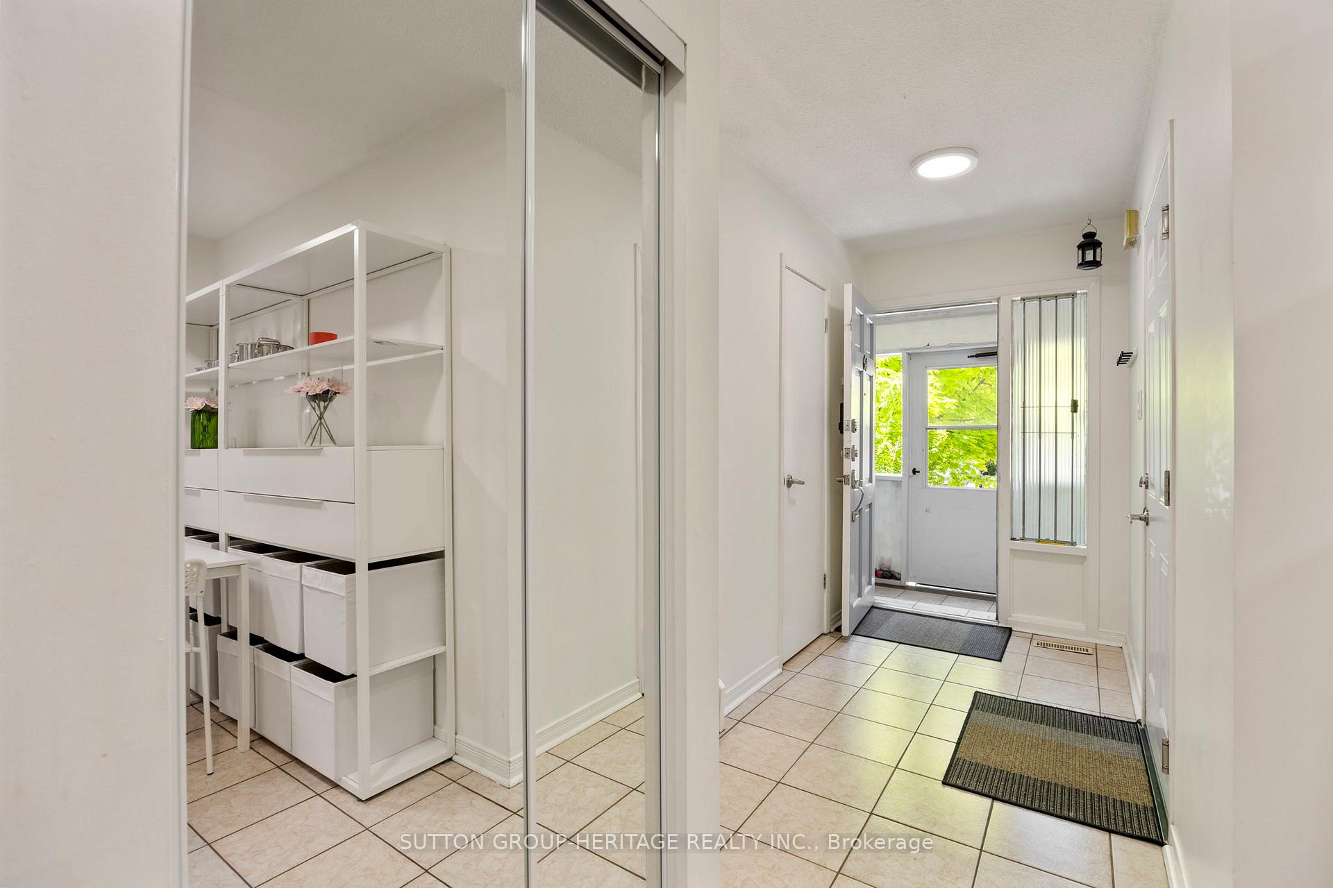 4 Bedrooms Condo at 40 Dundalk, Toronto For sale
