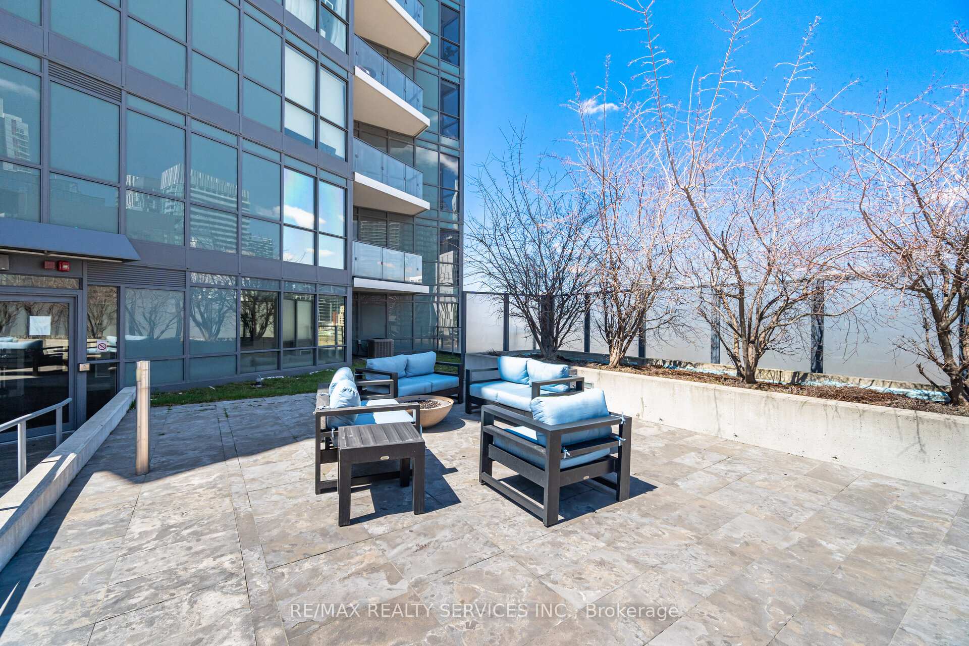 1 Bedroom Condo at 50 Bruyeres, Toronto For sale