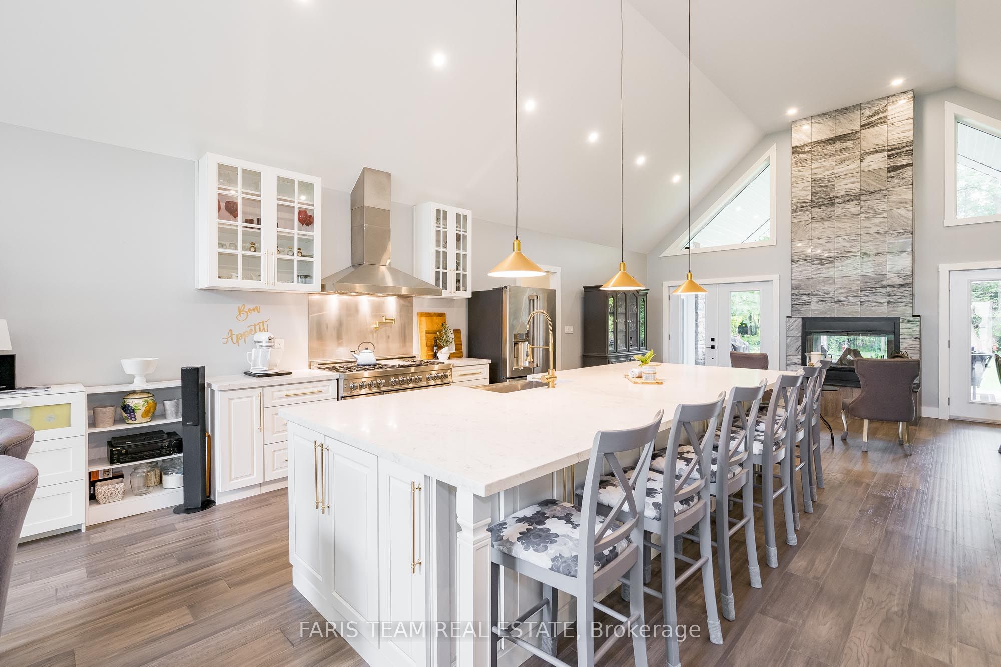 94 42nd Street, Wasaga Beach, ON L9Z 1Z7