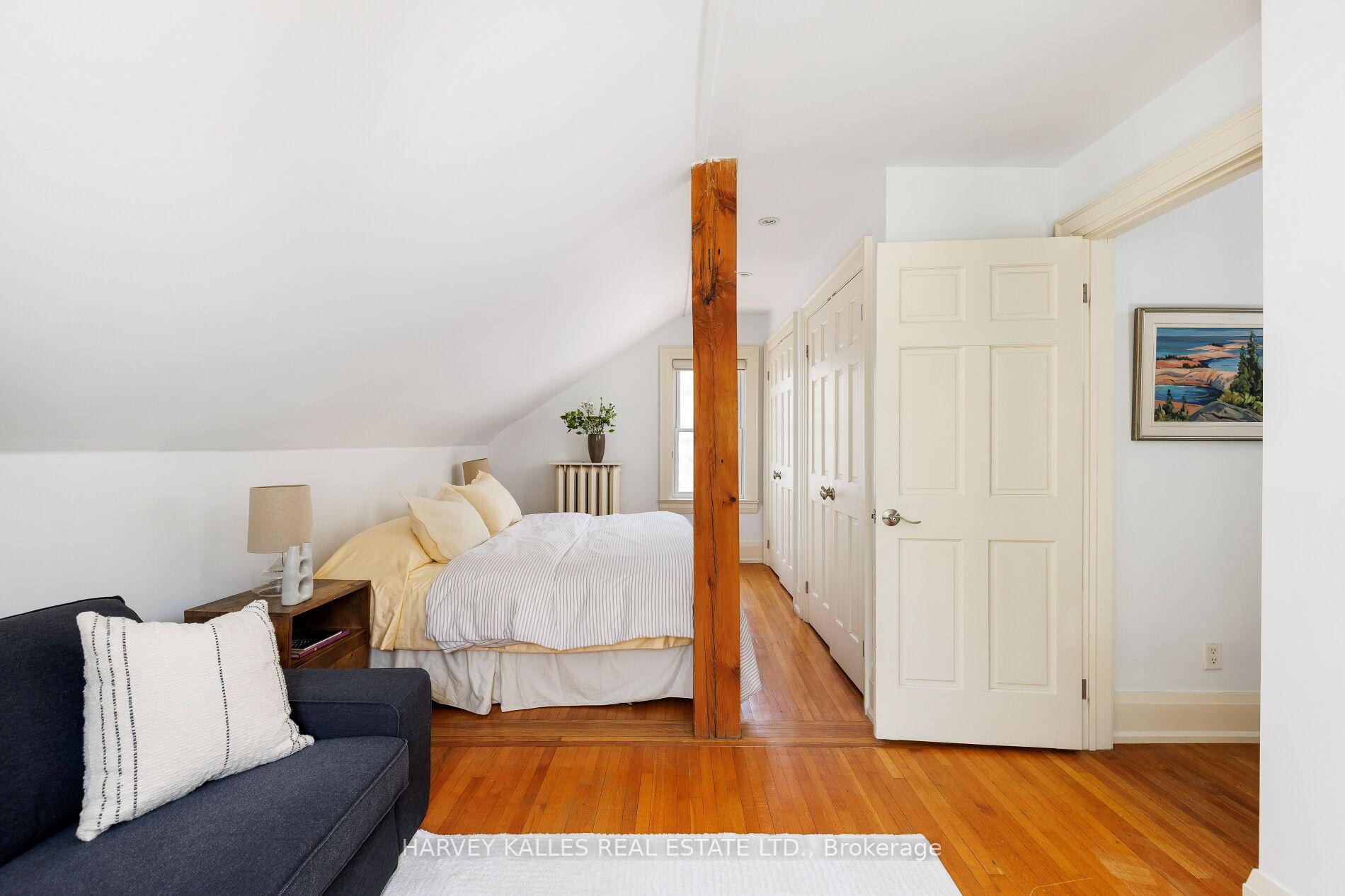 8 Edgewood Crescent