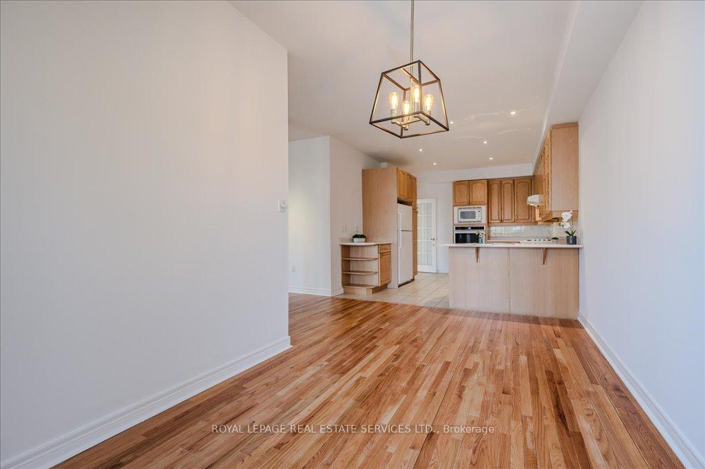 3 Bedrooms Condo at 1267 Dorval, Oakville For sale