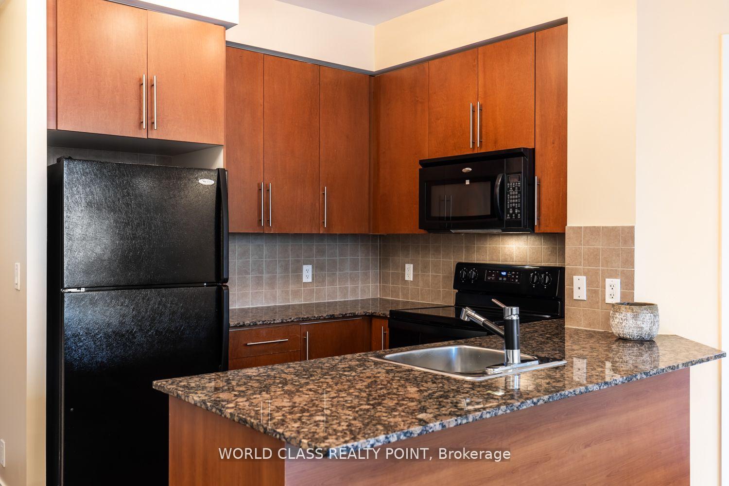 2 Bedrooms Condo at 330 Burnhamthorpe, Mississauga For sale