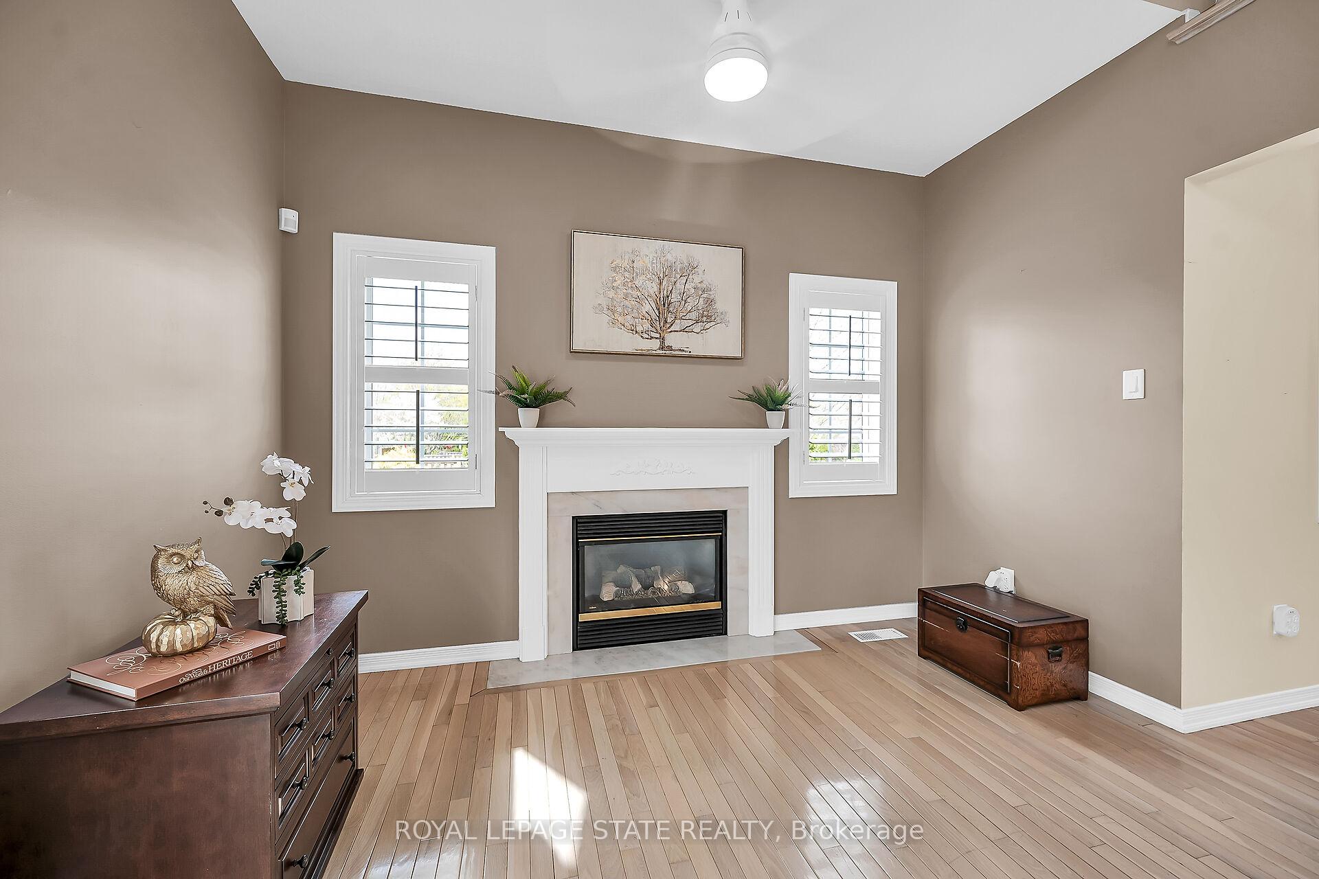 3 Bedrooms Condo at 212 Stonehenge,  Hamilton For sale