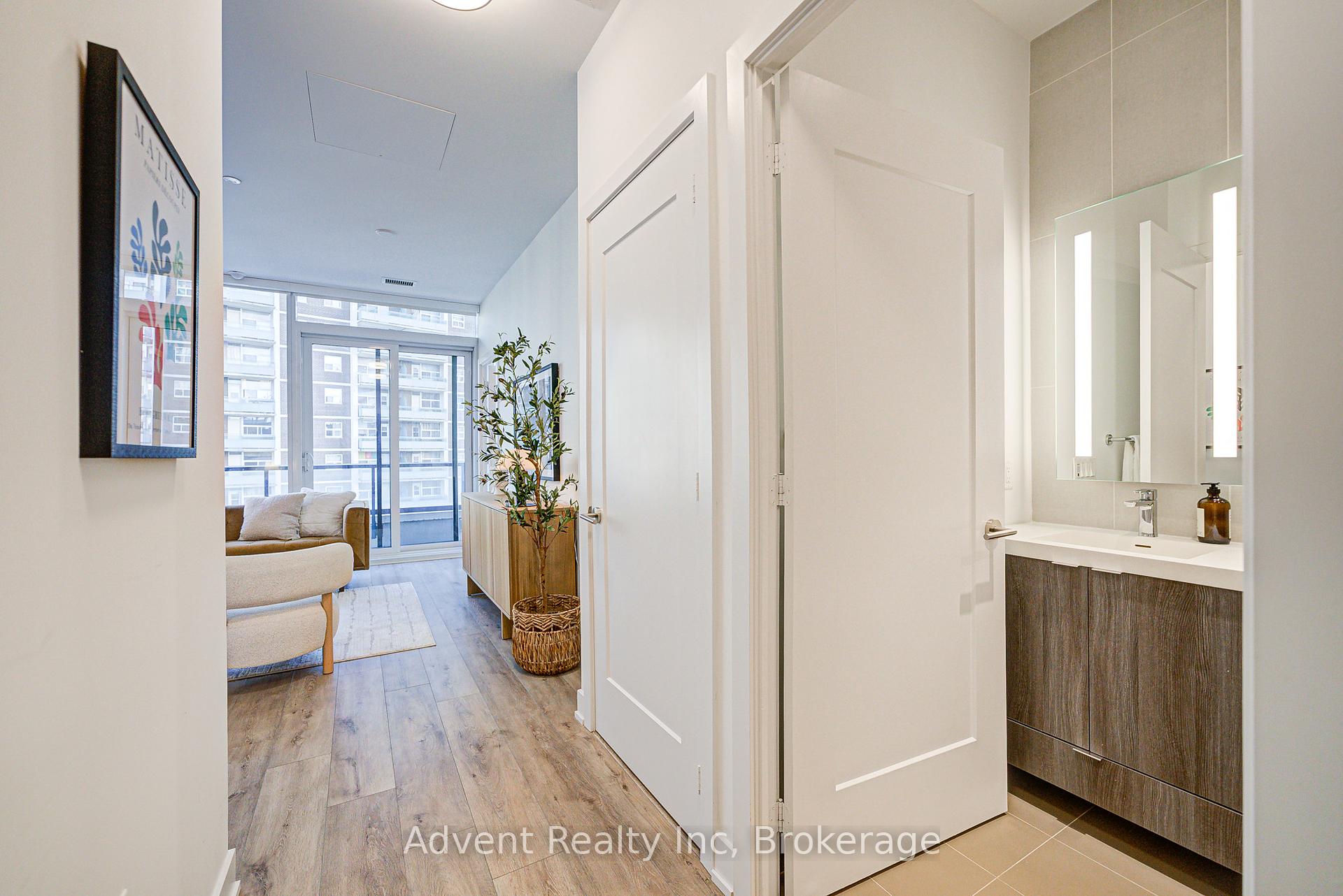 2 Bedrooms Condo at 585 Bloor,  Toronto For sale