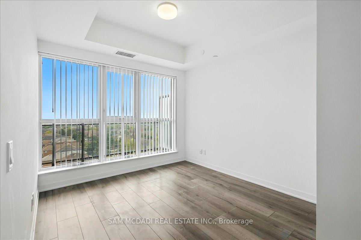 2 Bedrooms Condo at 405 Dundas, Oakville For sale