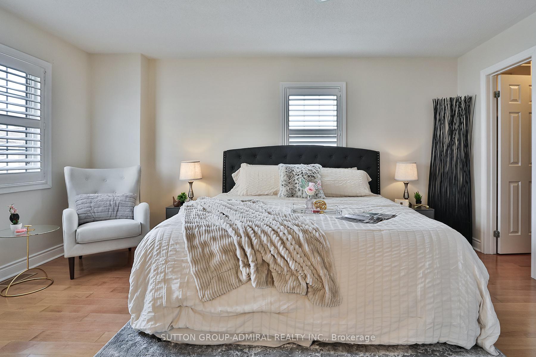 3 Bedrooms Condo at 8 Brighton, Vaughan For sale