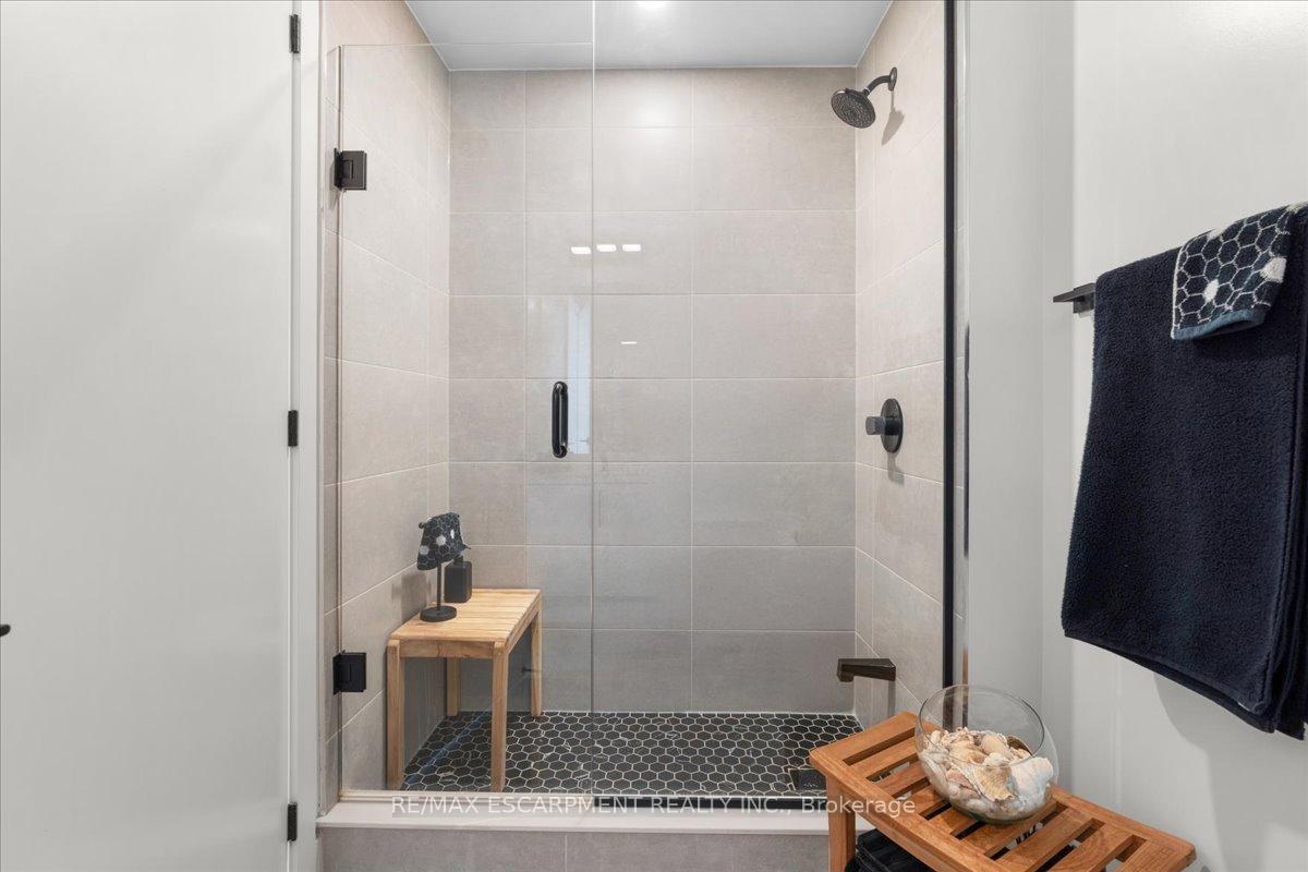 1 Bedroom Condo at 2450 OLD BRONTE, Oakville For sale