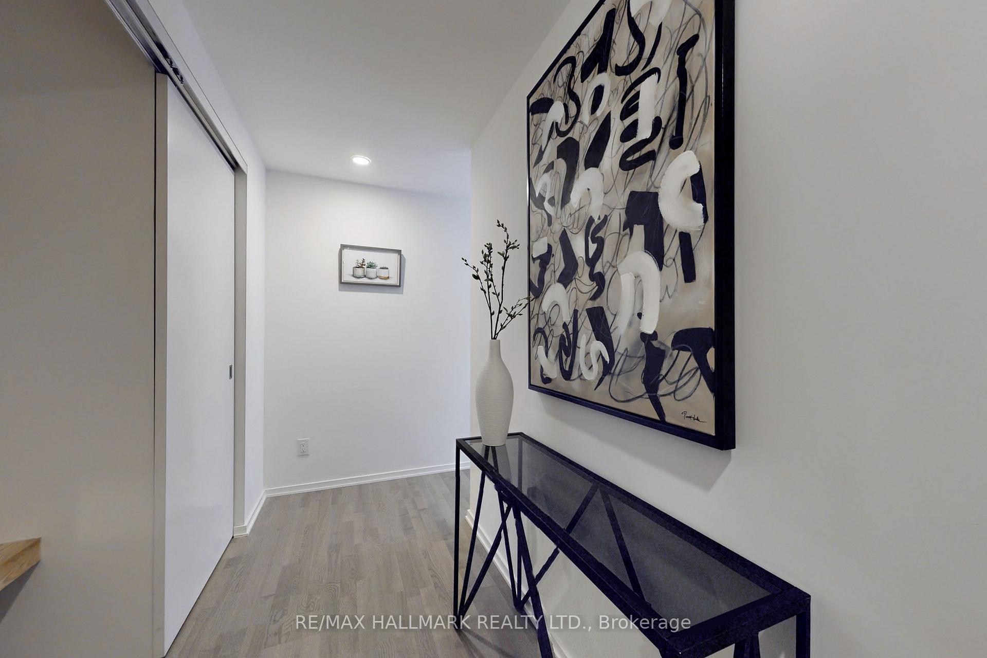 3 Bedrooms Condo at 1 Bloor,  Toronto For sale