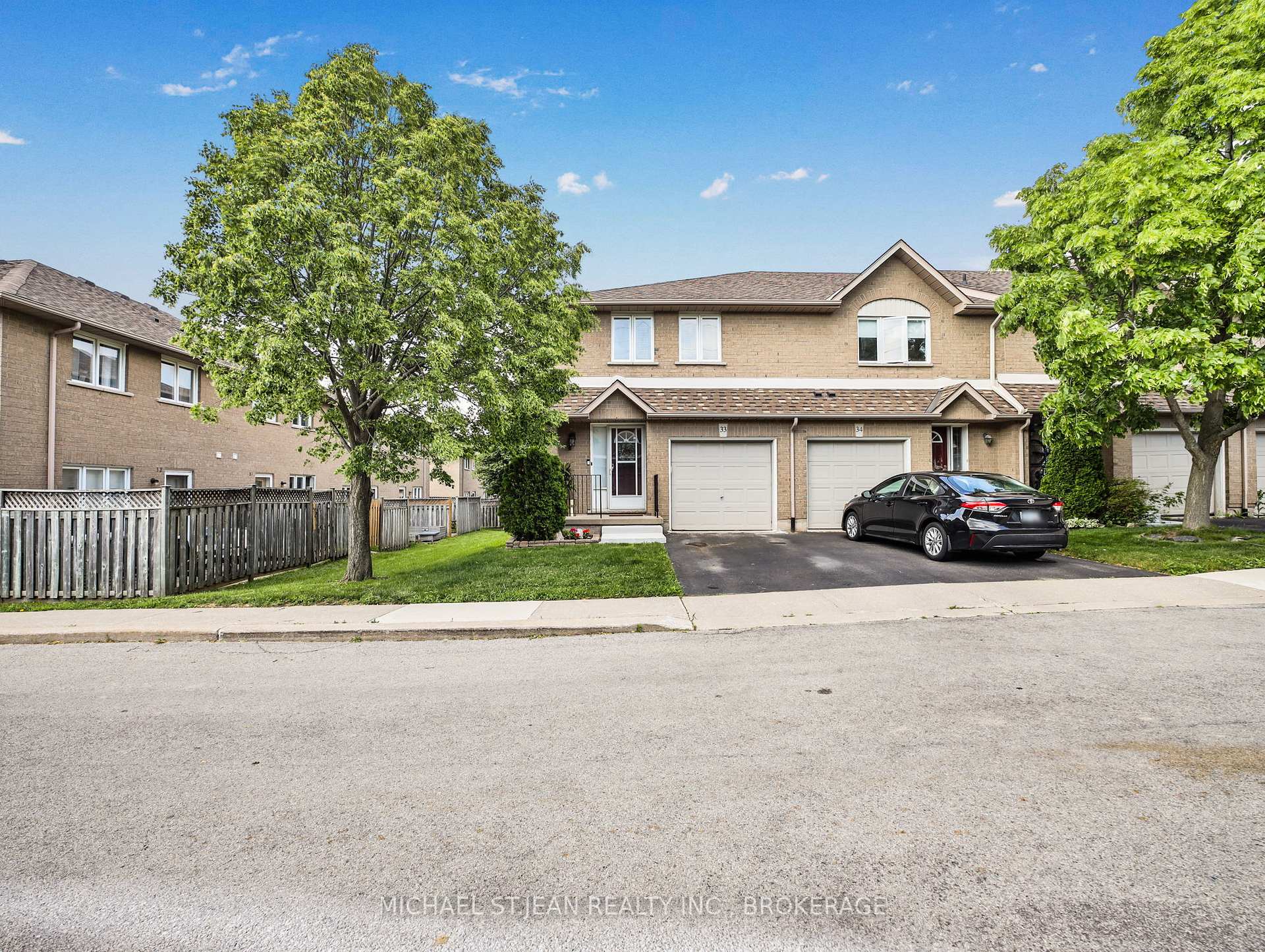 3 Bedrooms Condo at 1889 Upper Wentworth, Hamilton For sale