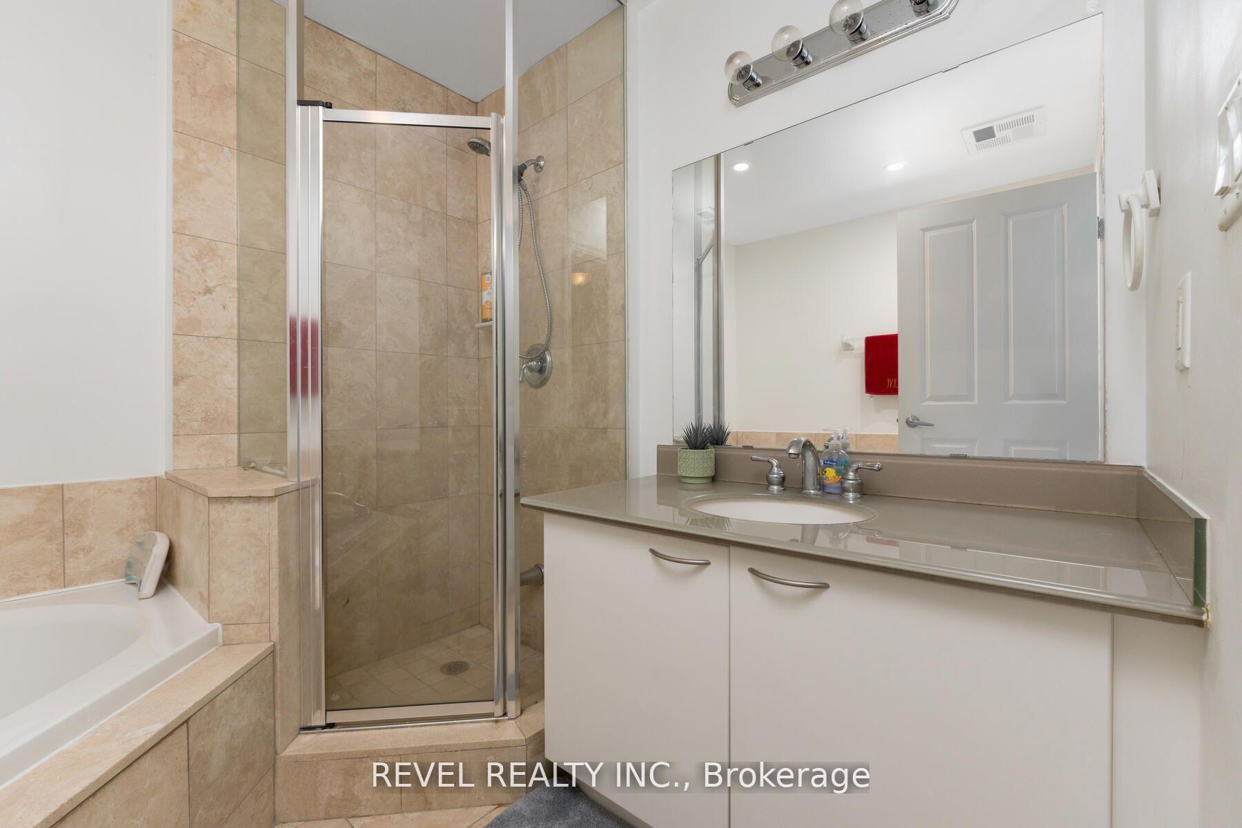 3 Bedrooms Condo at 88 Palace Pier, Toronto For sale