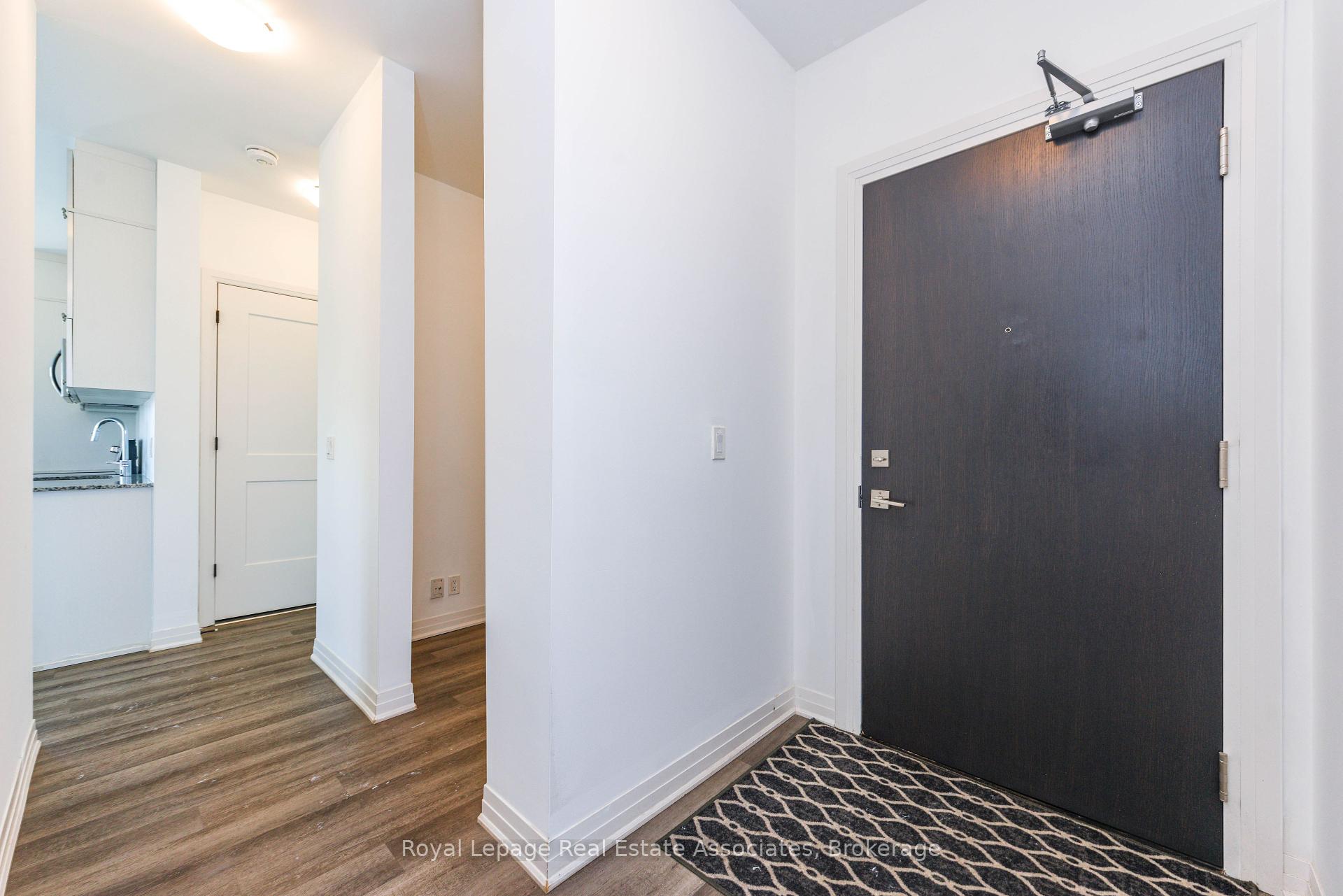 3 Bedrooms Condo at 102 Grovewood, Oakville For sale