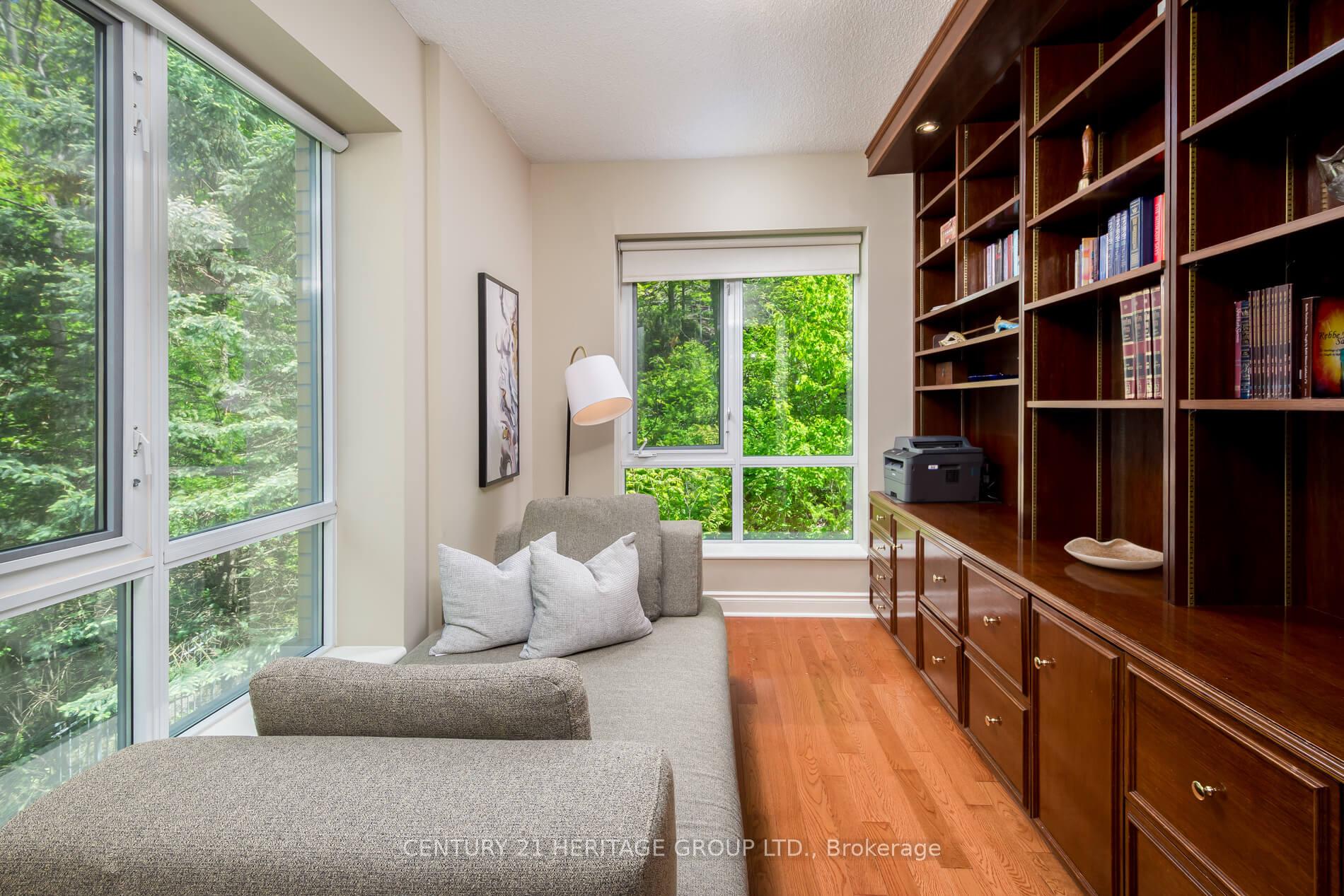 2 Bedrooms Condo at 11 William Carson, Toronto For sale