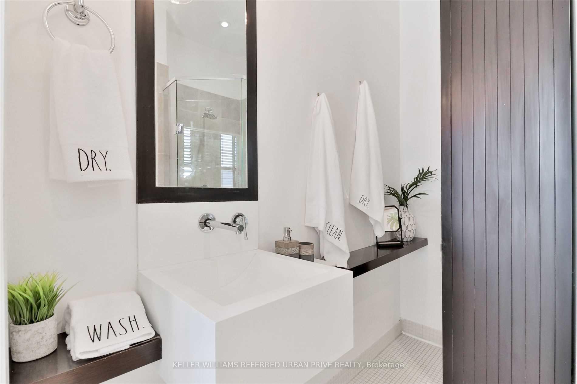 Condo at 915 King, Toronto For sale