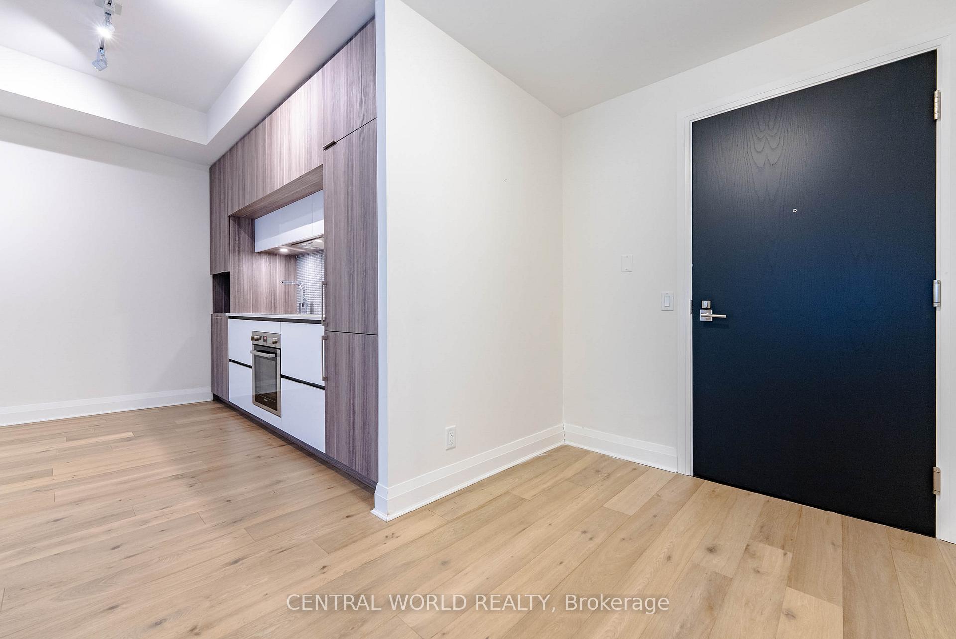 2 Bedrooms Condo at 151 Avenue,  Toronto For sale