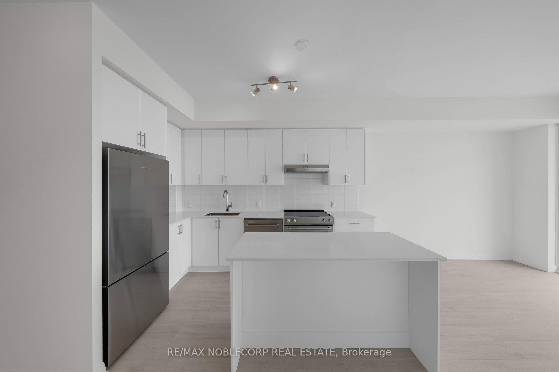 1 Bedroom Co-op at 8960 Jane, Vaughan For sale