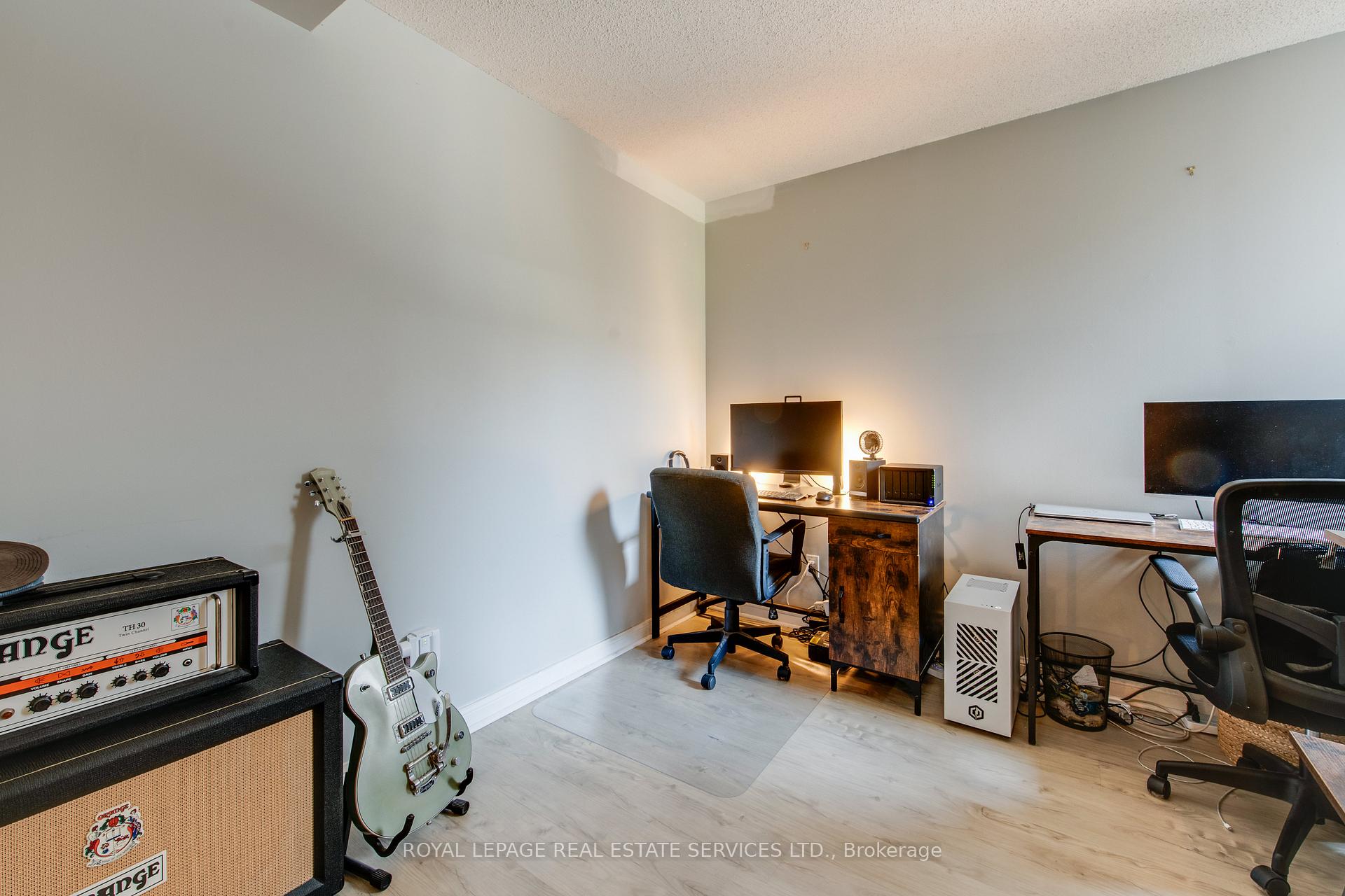 2 Bedrooms Condo at 29 canniff, Toronto For sale