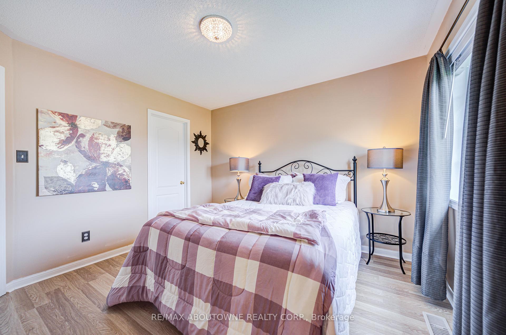 3 Bedrooms Condo at 470 Beach, Hamilton For sale