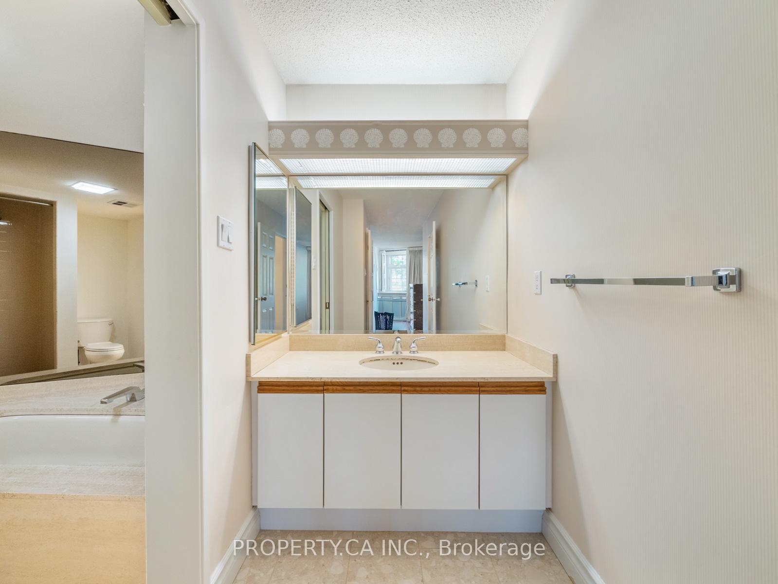 2 Bedrooms Condo at 2010 Islington,  Toronto For sale