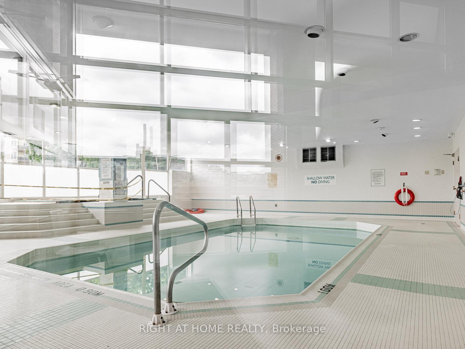 2 Bedrooms Condo at 100 Arbors, Vaughan For sale