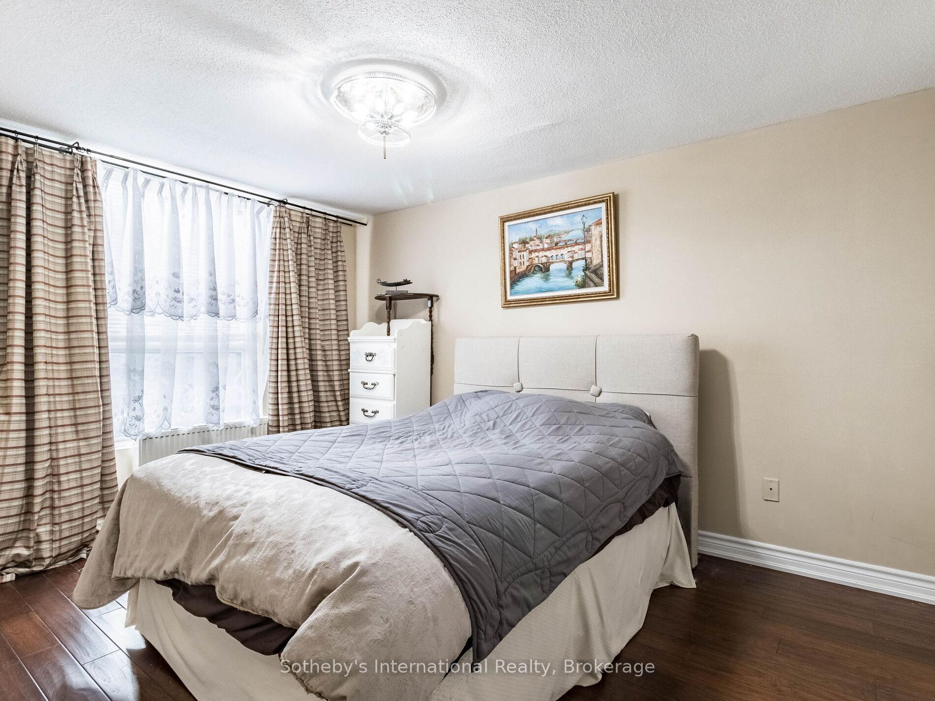 3 Bedrooms Condo at 3120 Kirwin,  Mississauga For sale