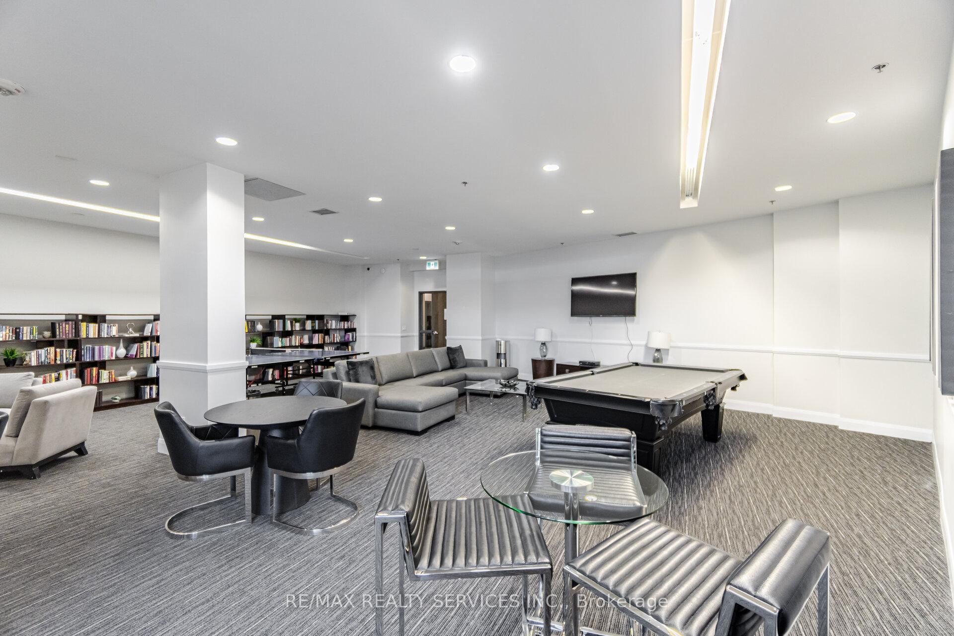 3 Bedrooms Condo at 2900 Highway 7, Vaughan For sale