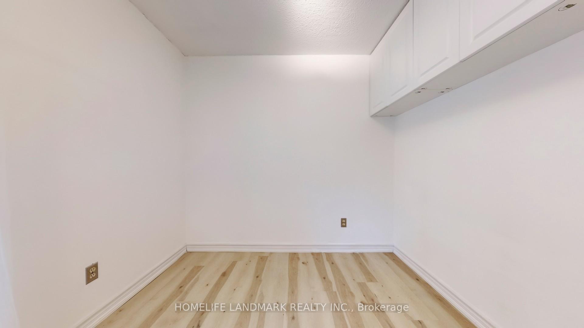 3 Bedrooms Condo at 1395 Williamsport, Mississauga For sale