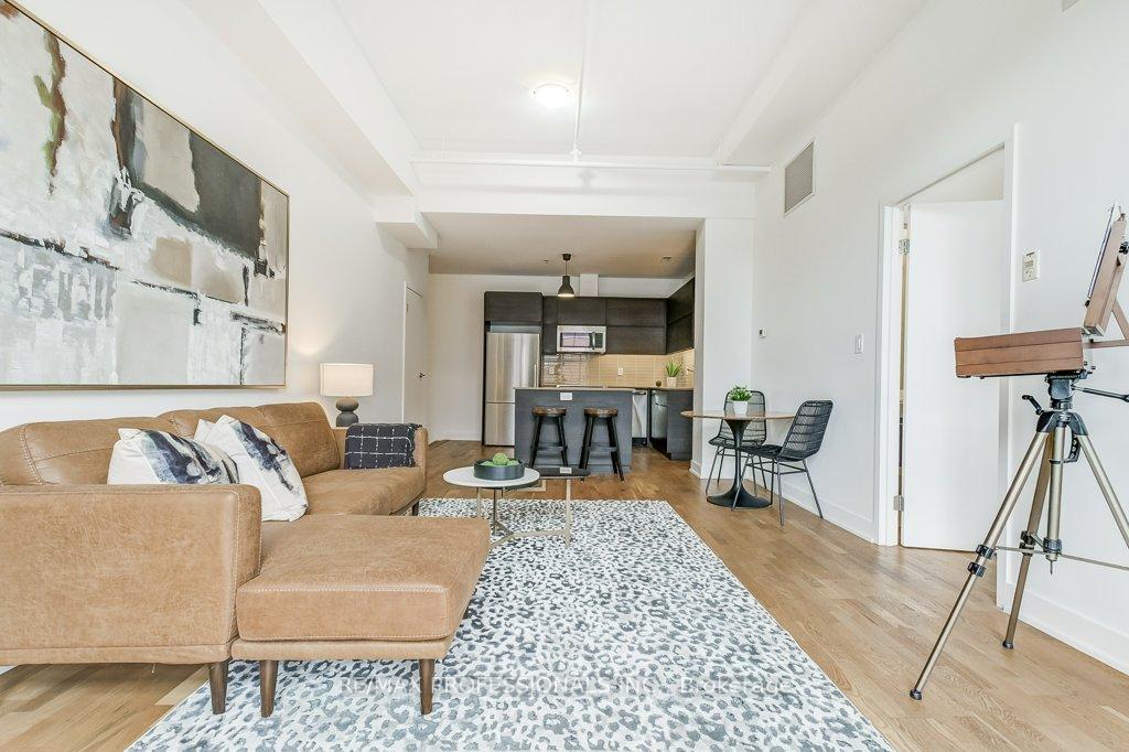 2 Bedrooms Condo at 152 Annette,  Toronto For sale