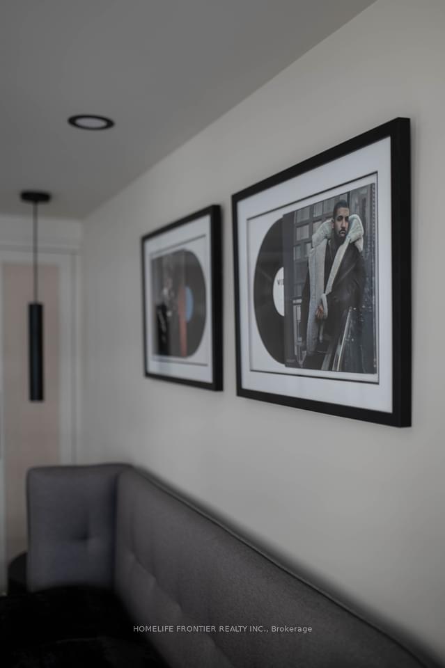 1 Bedroom Condo at 388 Bloor, Toronto For sale