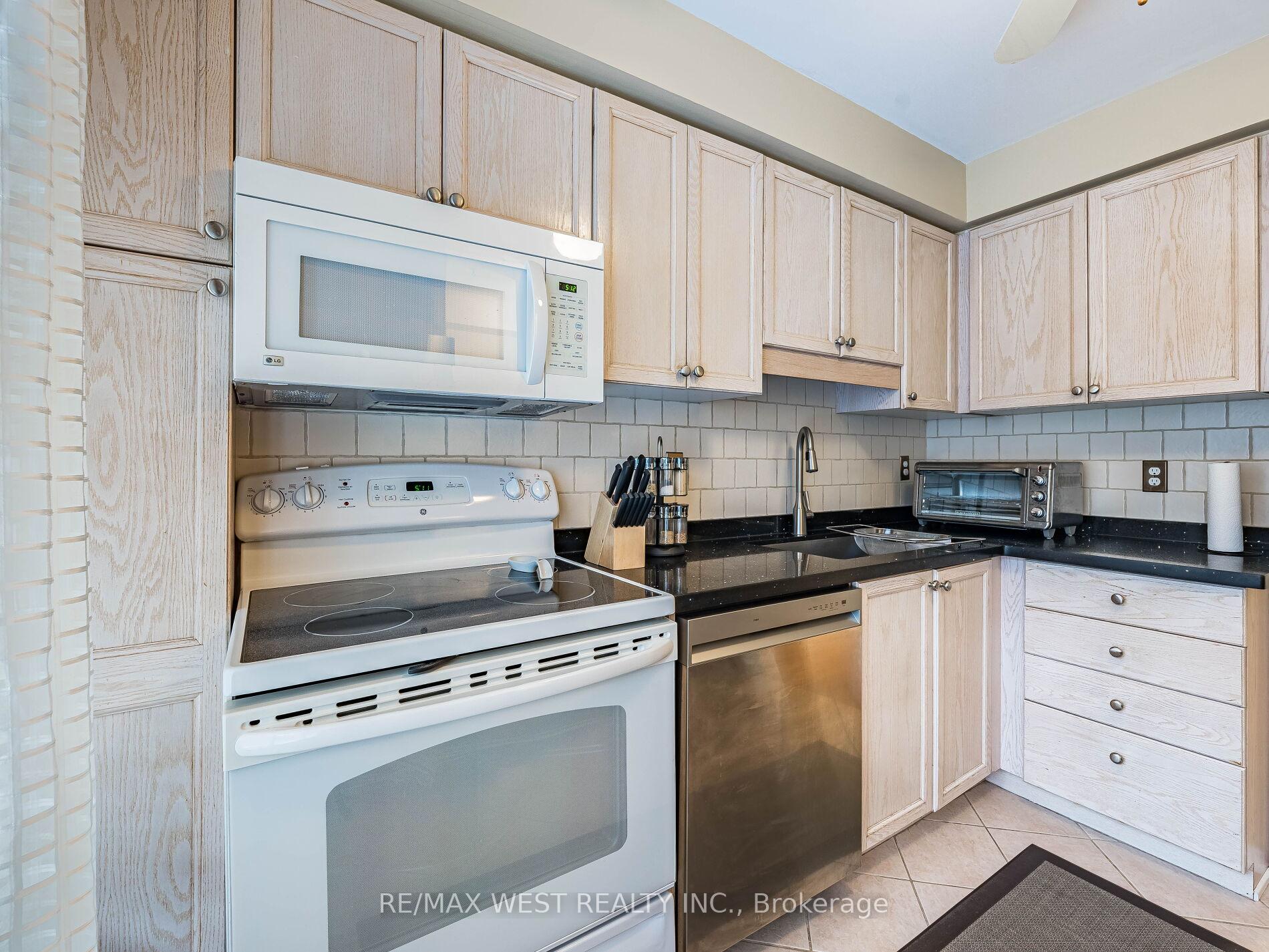 4 Bedrooms Condo at 1168 Arena, Mississauga For sale