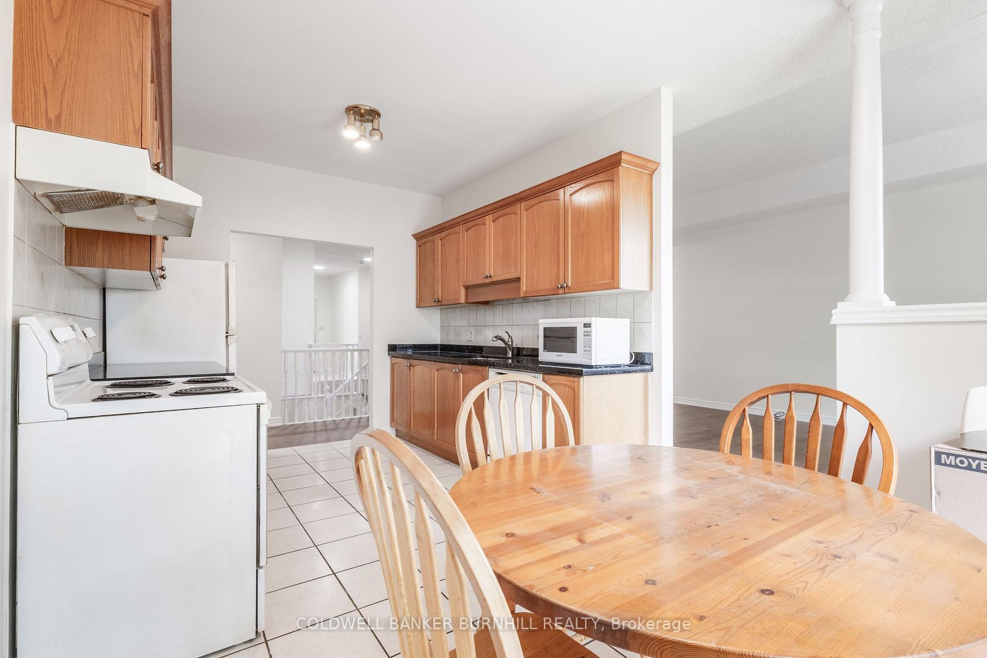 2 Bedrooms Condo at 56 Northern Breeze, Hamilton For sale