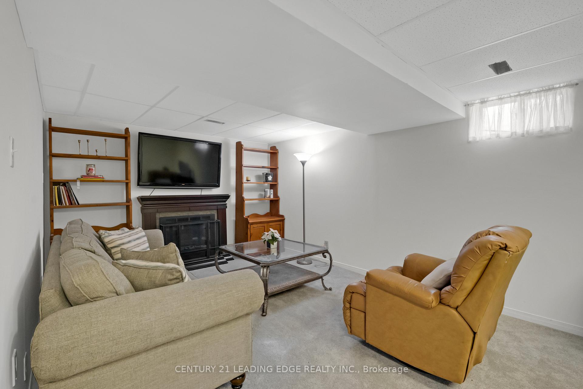 3 Bedrooms Condo at 2435 Woodward,  Burlington For sale