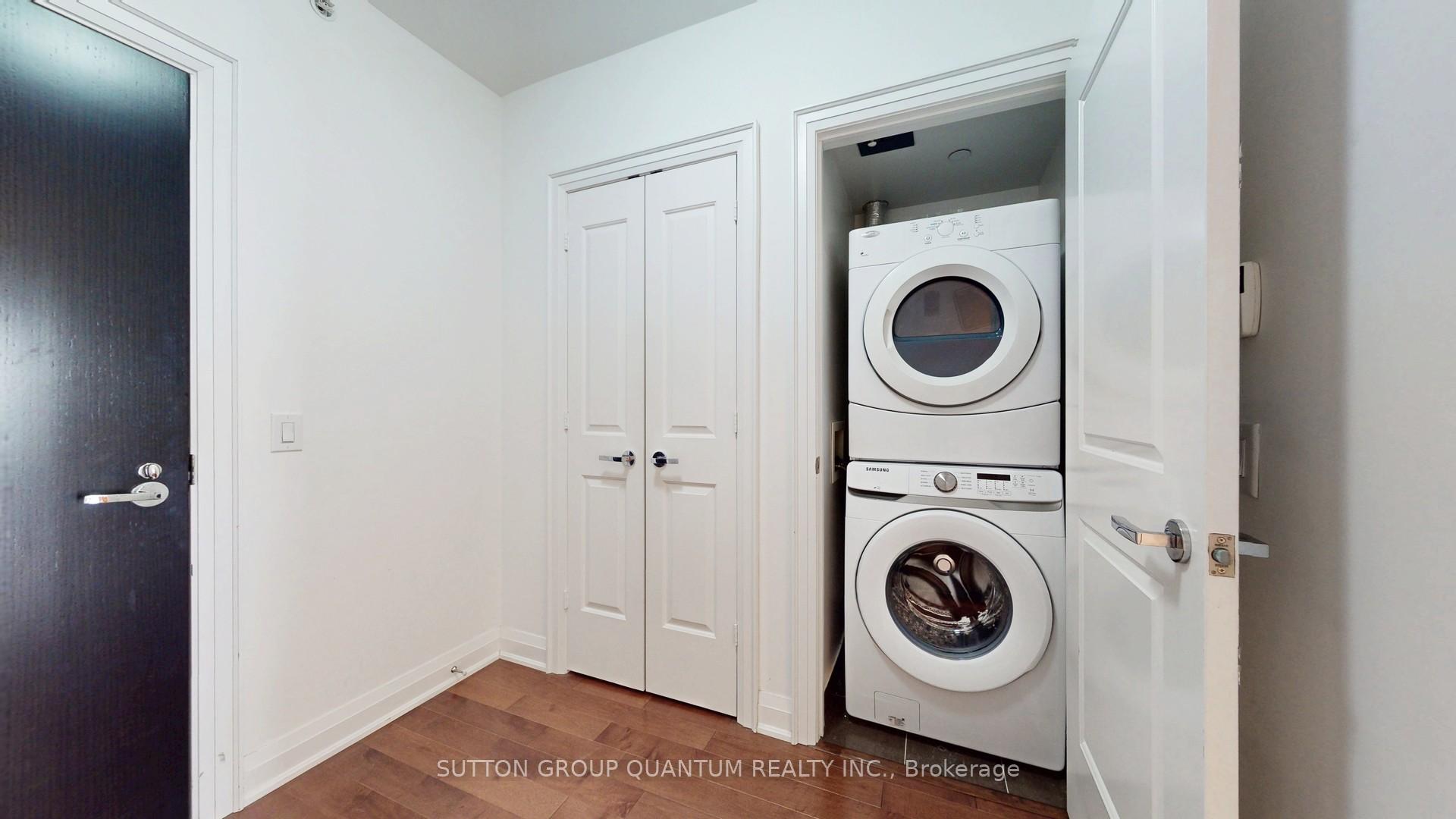 2 Bedrooms Condo at 11 Bronte, Oakville For sale