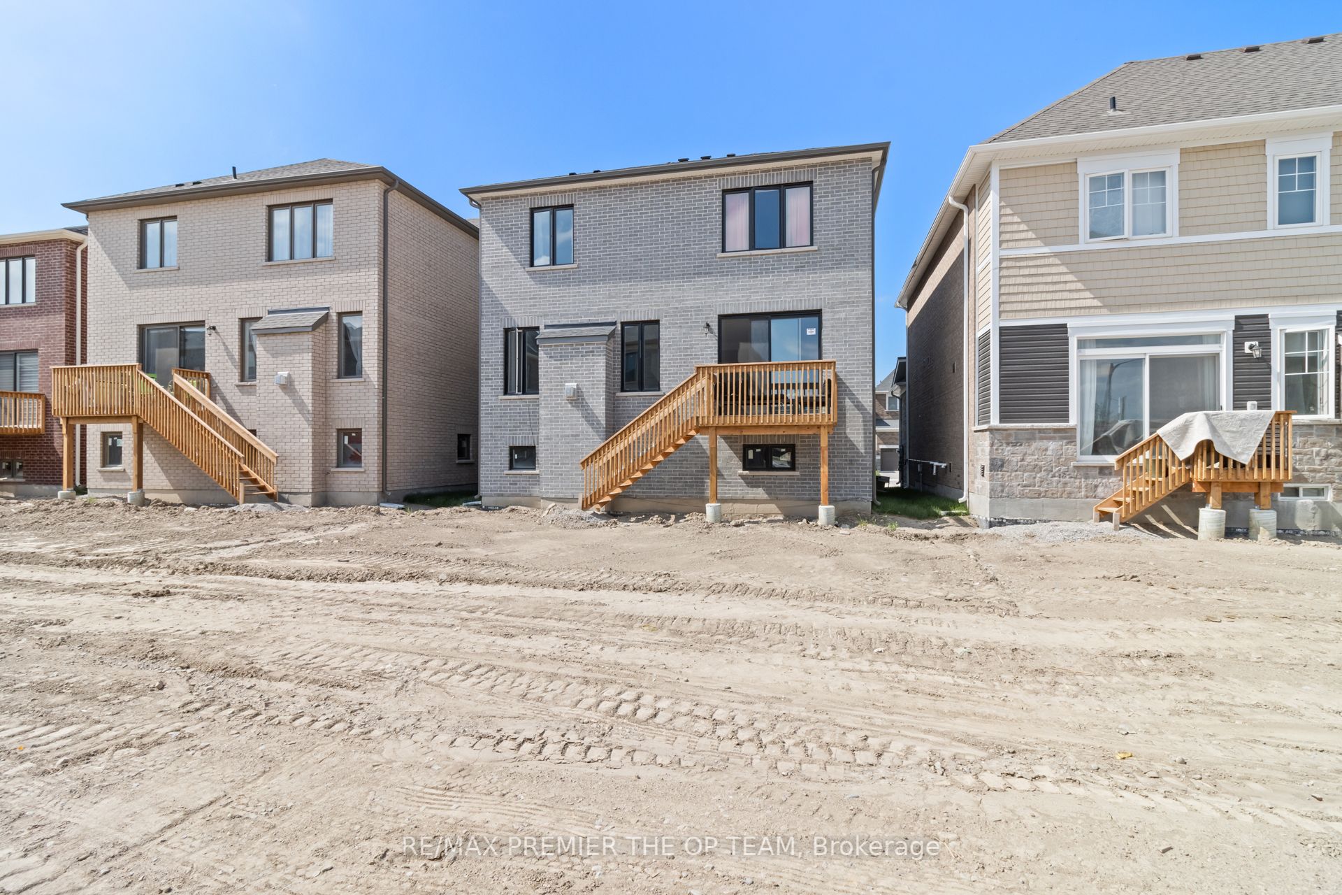 655 Newlove Street